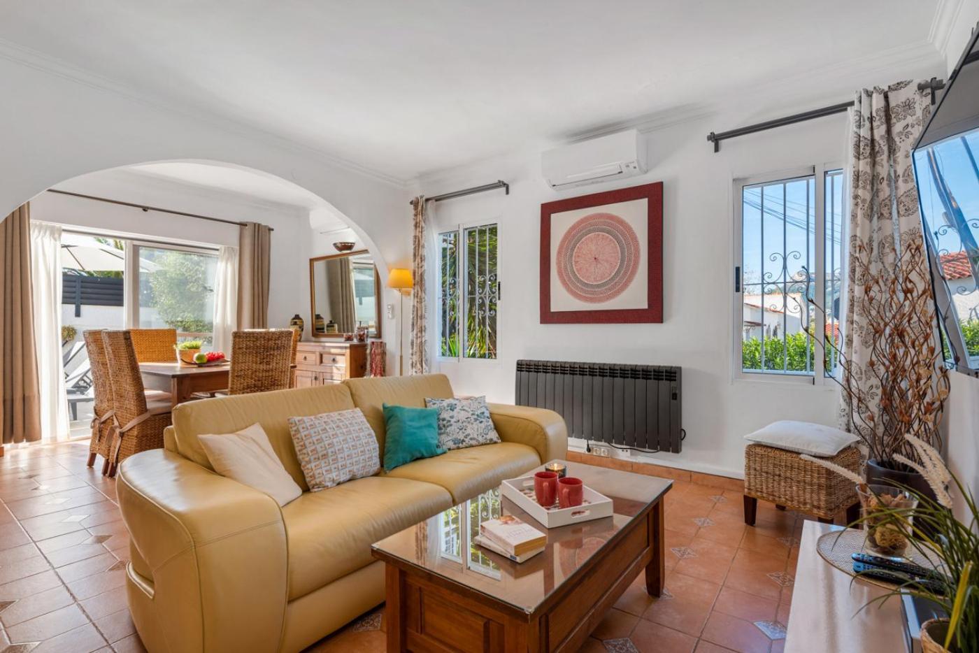 Anais - Plusholidays * Calpe