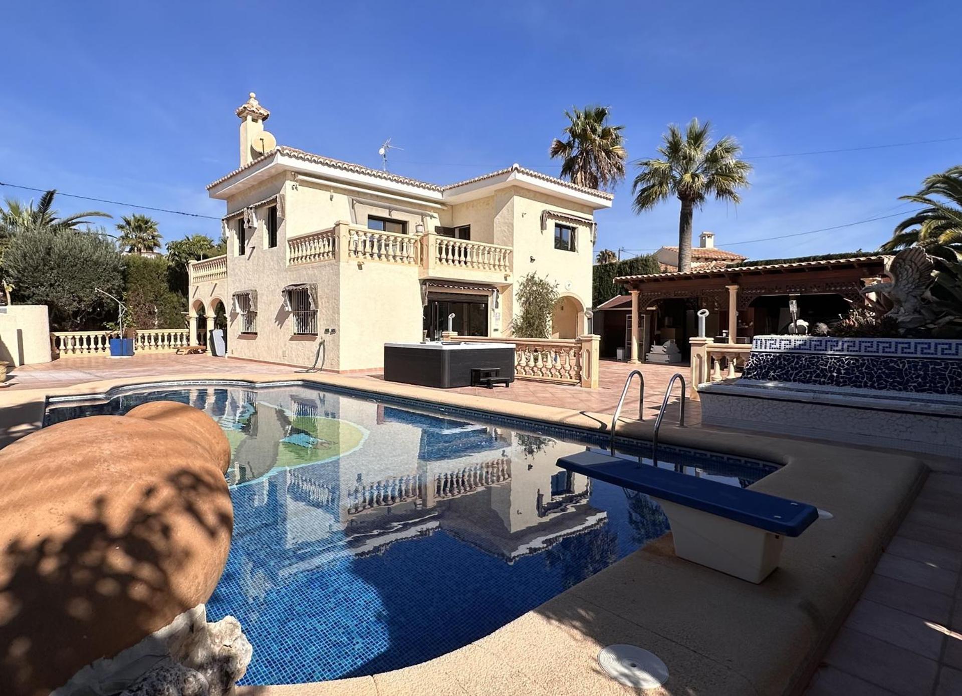 Luxury - Pool, Hot Tub, Aircon, Tvs, Cinema, Office, Gbit Internet, Sports Equipment
