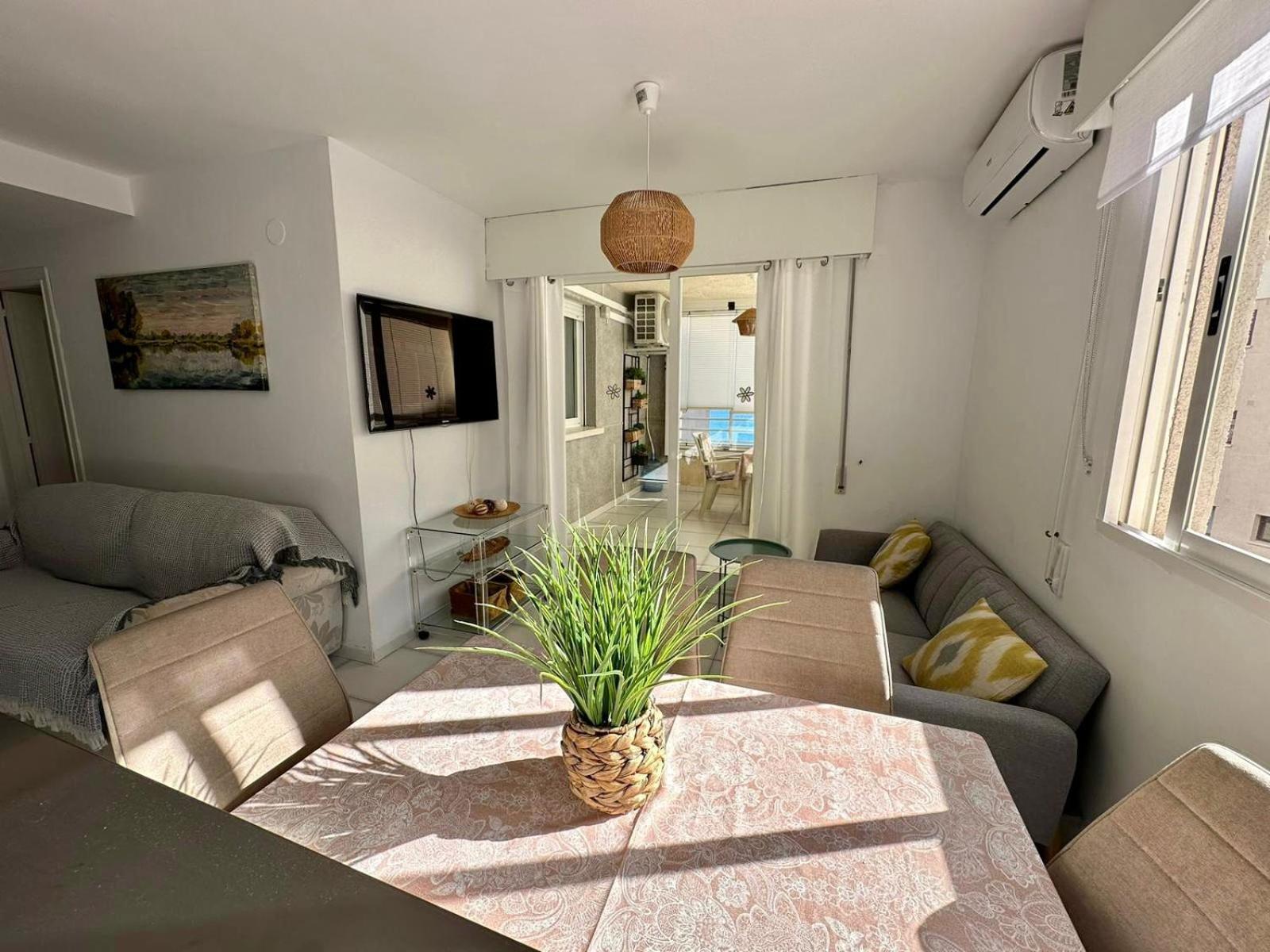 Modern On The With Pool Calpe