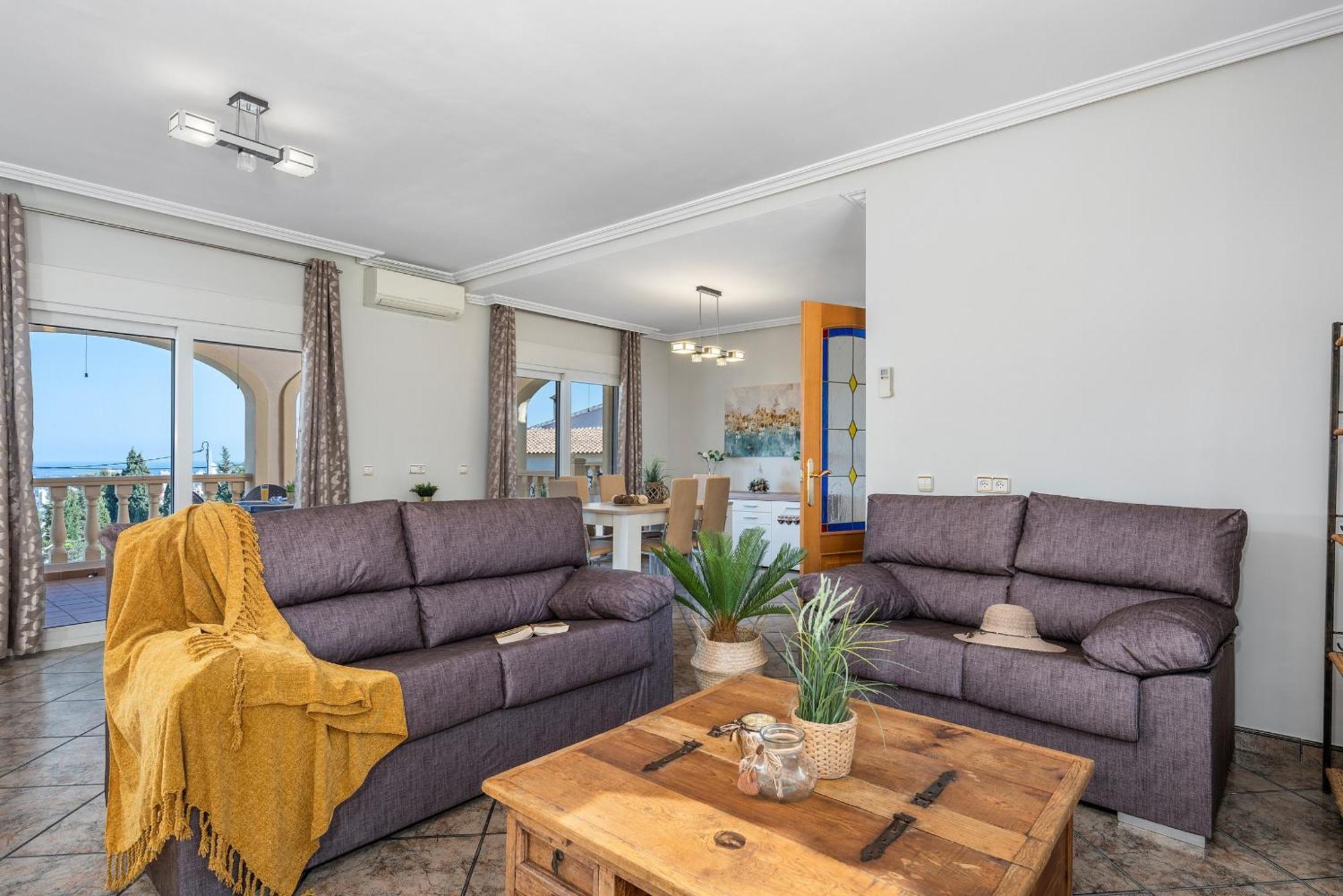 Fina - Plusholidays Calpe