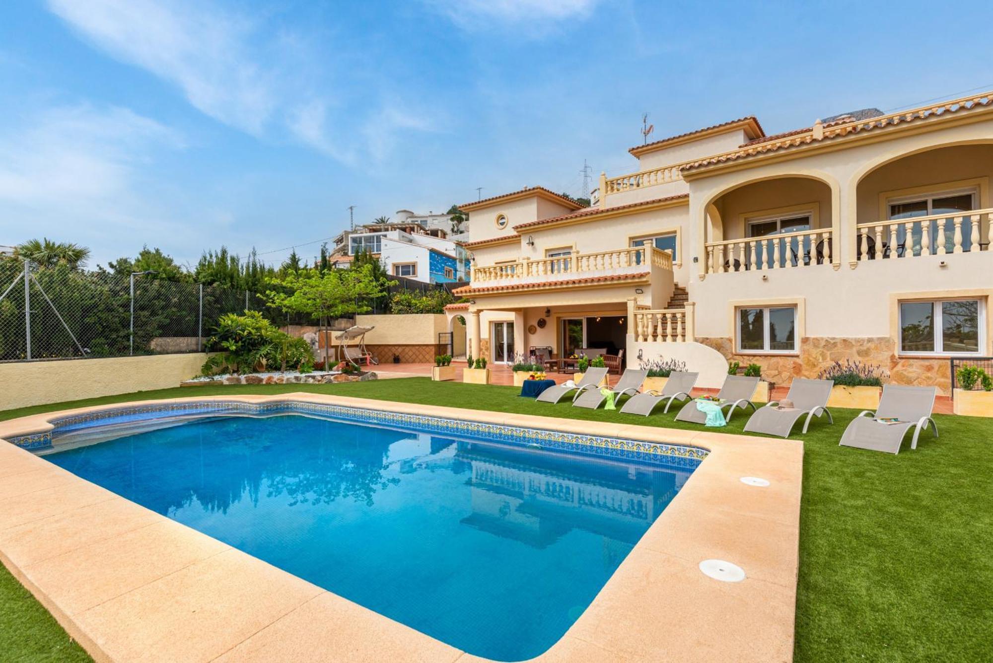 Fina - Plusholidays Calpe