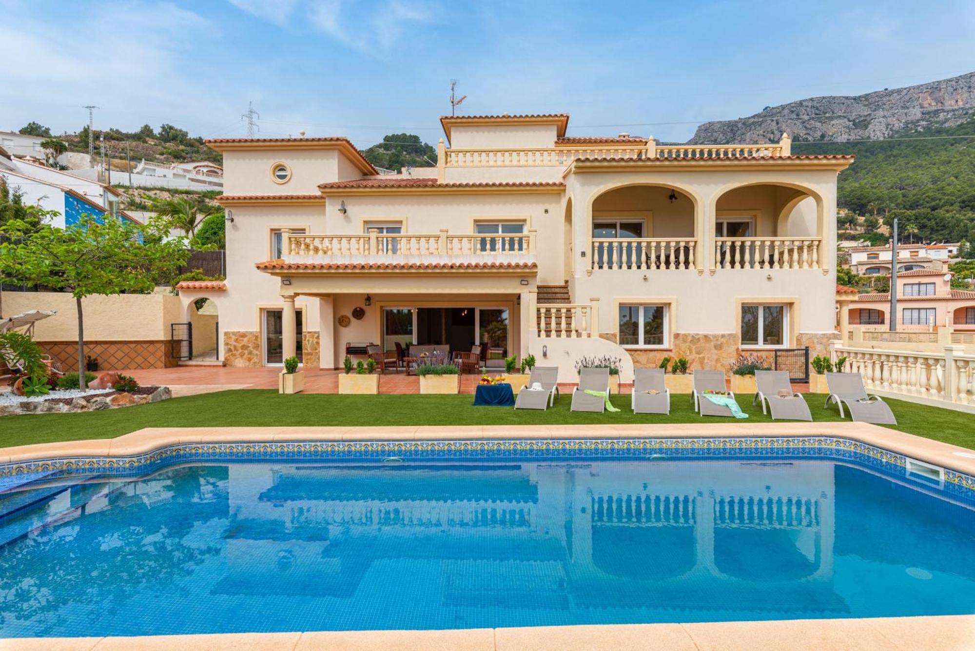 Fina - Plusholidays Calpe