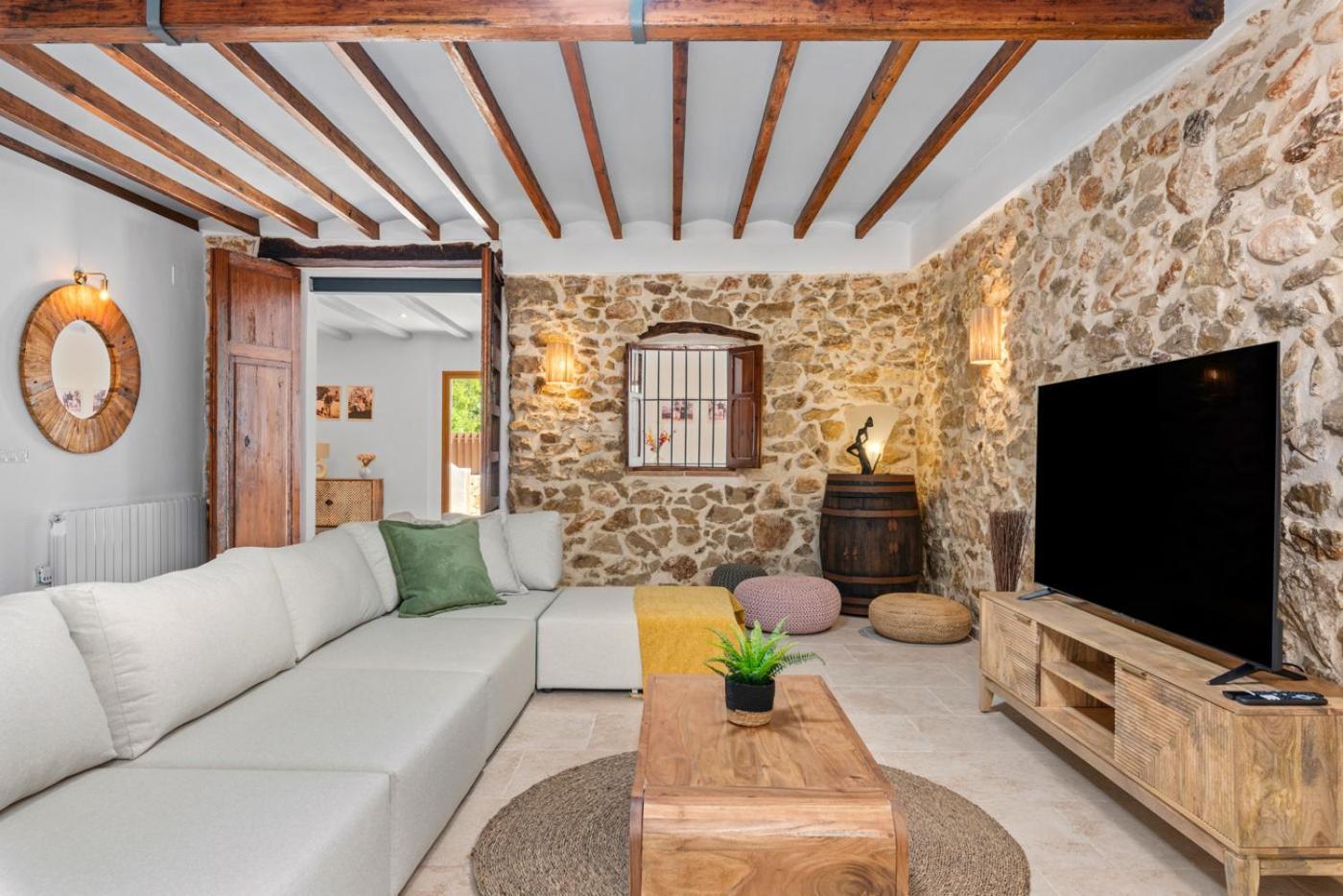 Joan - Plusholidays Villa