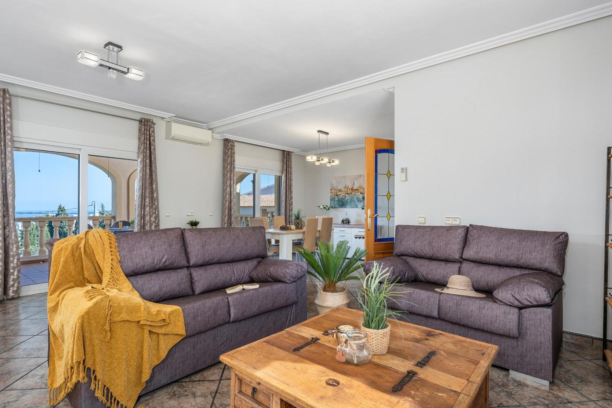 Fina - Plusholidays Calpe