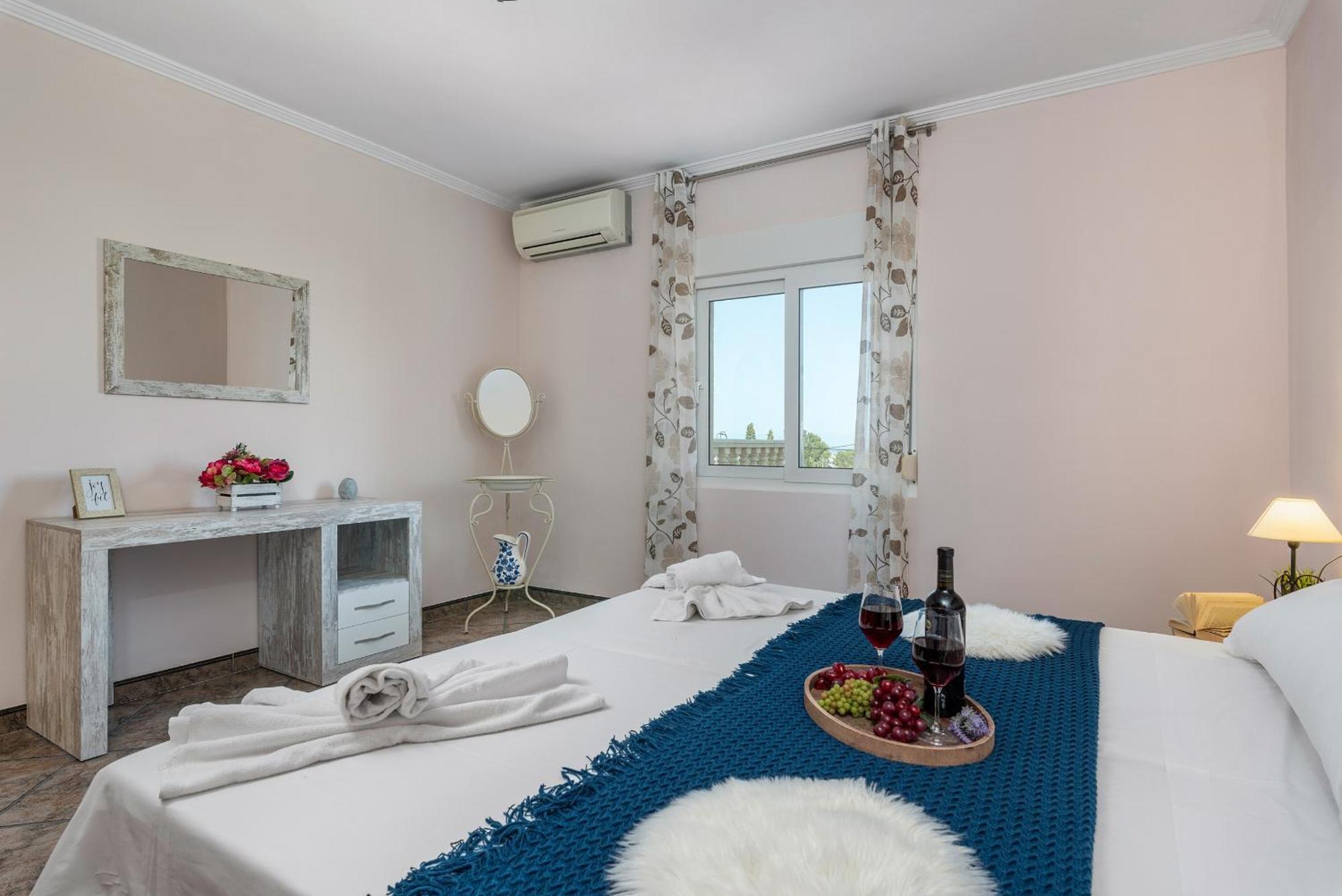 Fina - Plusholidays Calpe