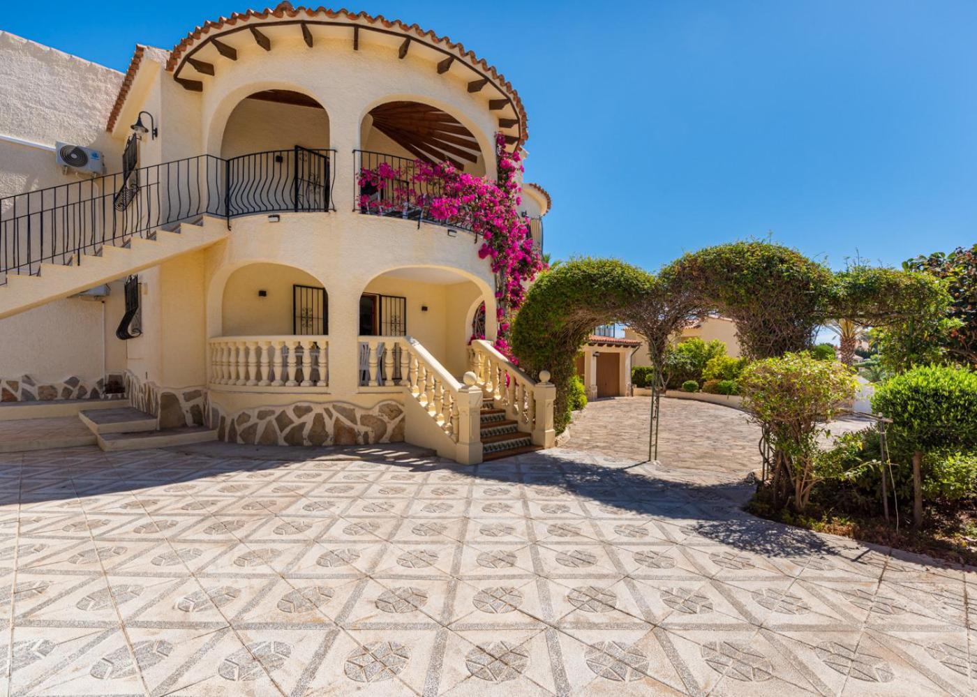 Agudin - Plusholidays * Calpe