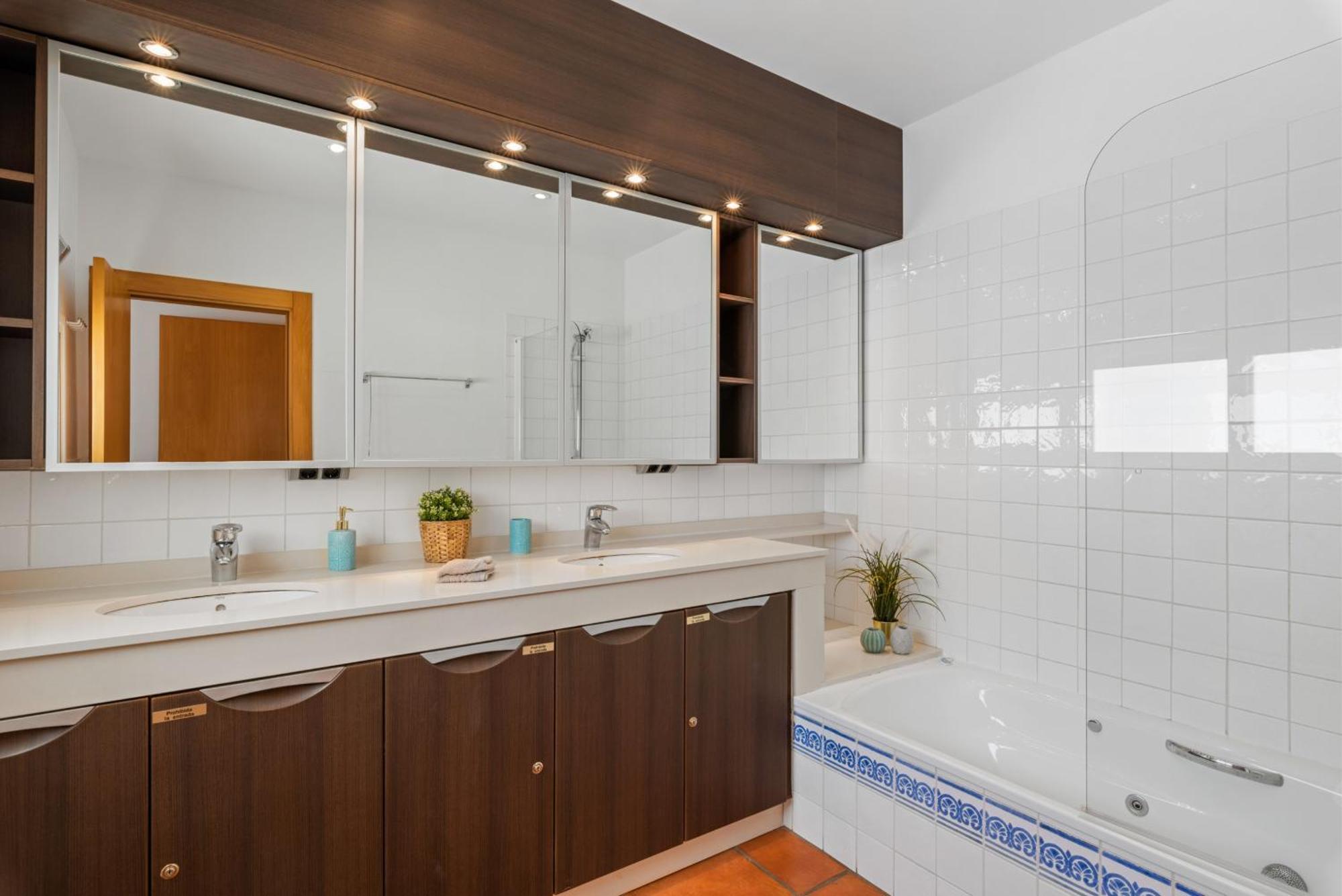 Moderna - Plusholidays * Calpe