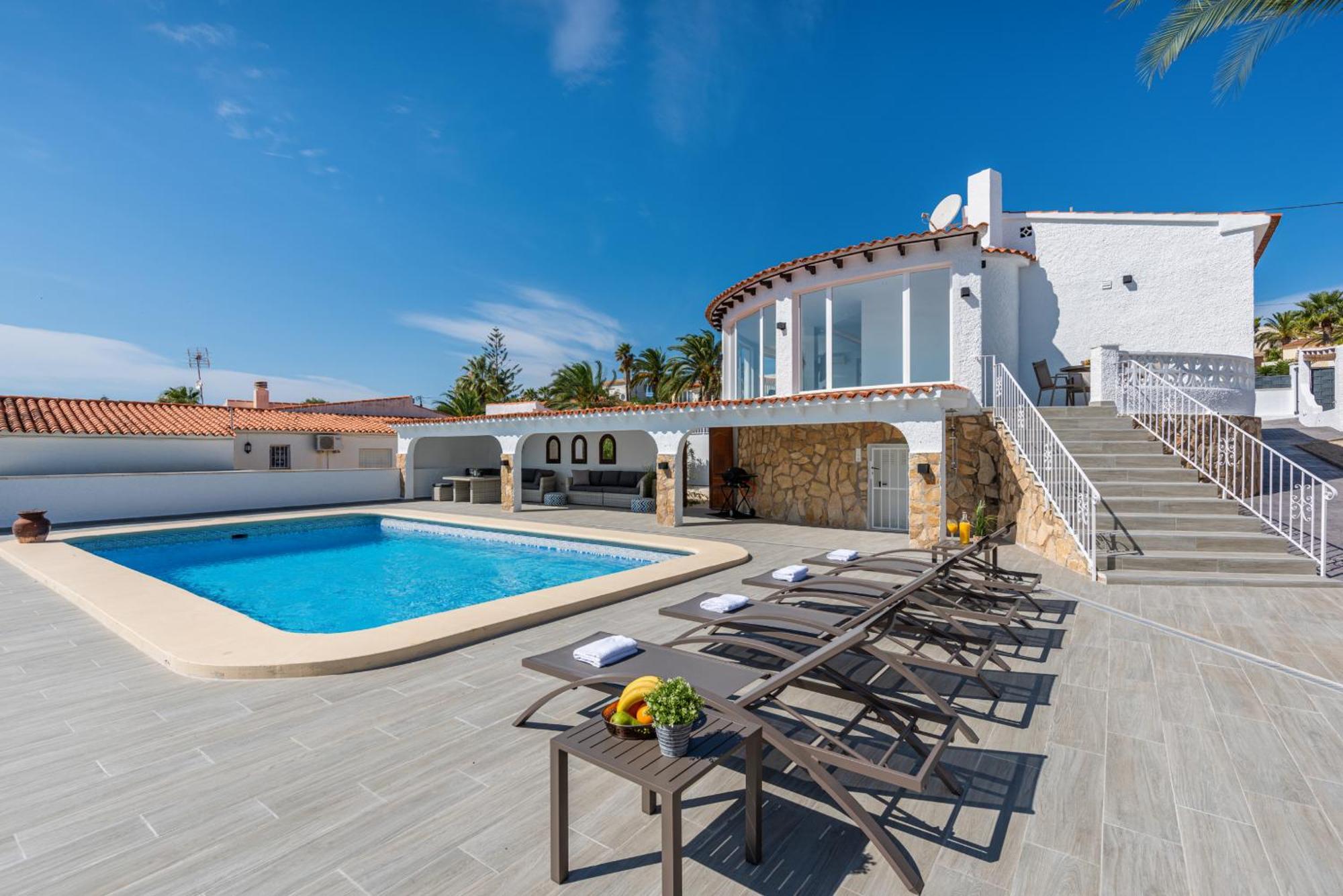 Moose - Plusholidays Villa Calpe