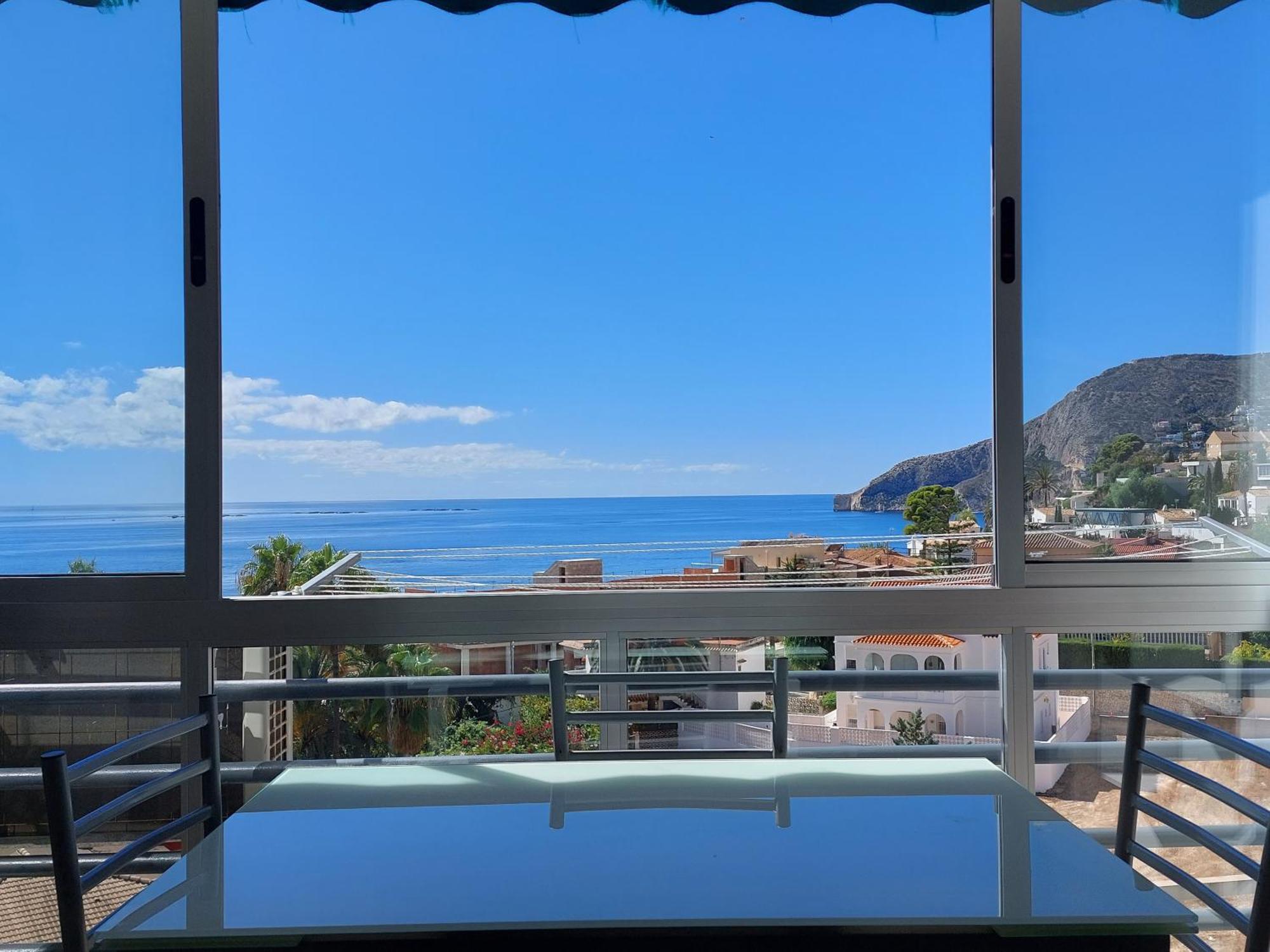 Apartamento Vistas Al Mar. Junto A La Playa. Garaje Y Piscina. Calpe