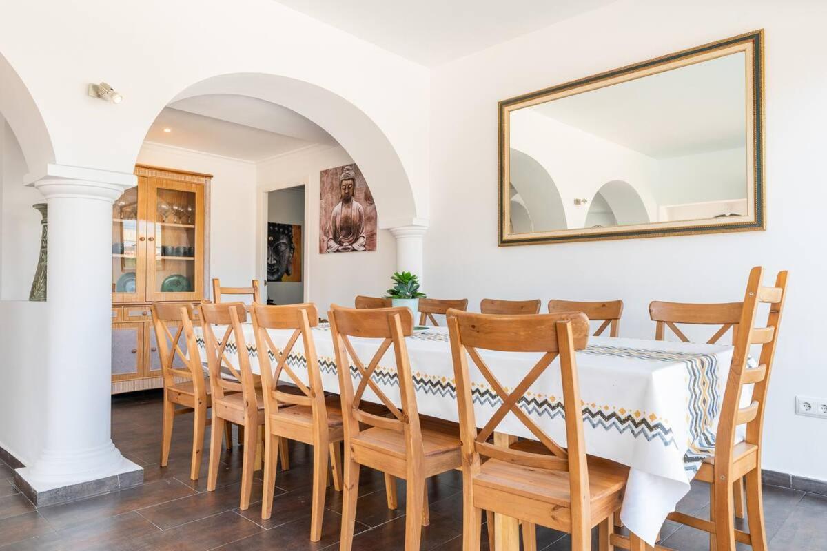 Constantinos O Completa Villa *