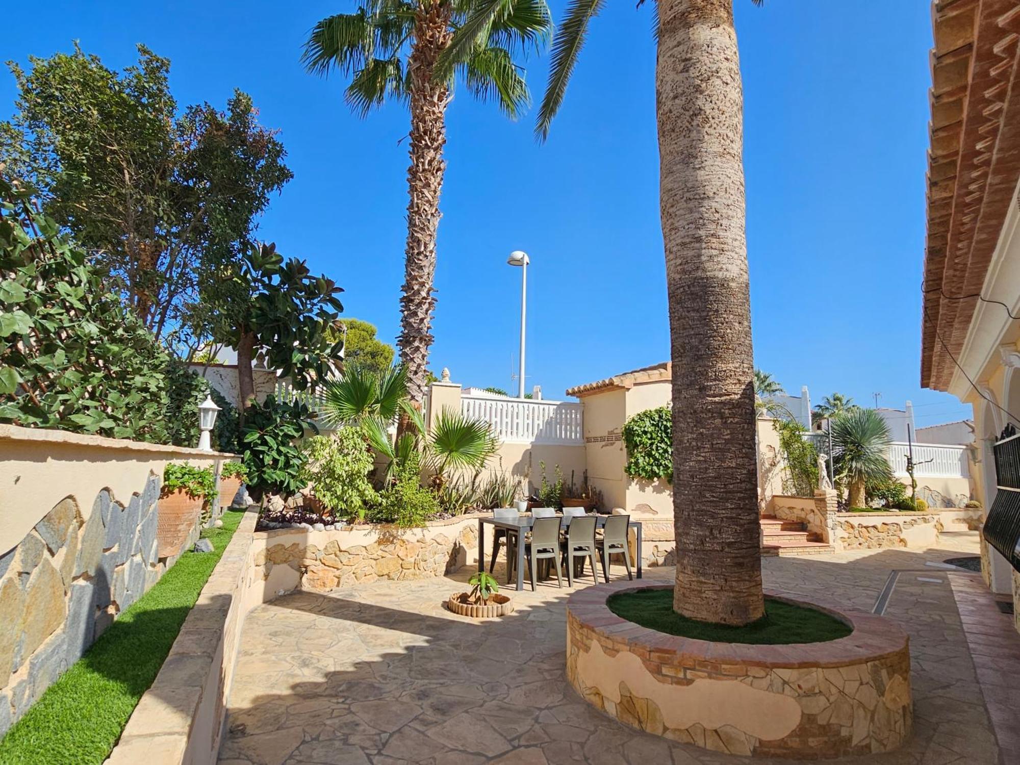 Adelfas Villa