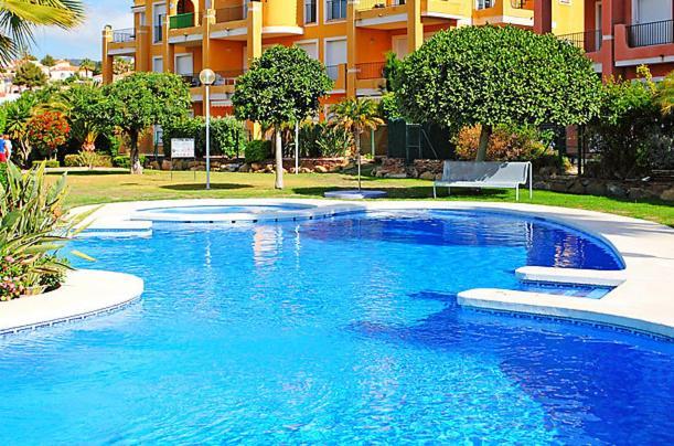 Apartamento Con Patio Y Salida A La Piscina. Calpe