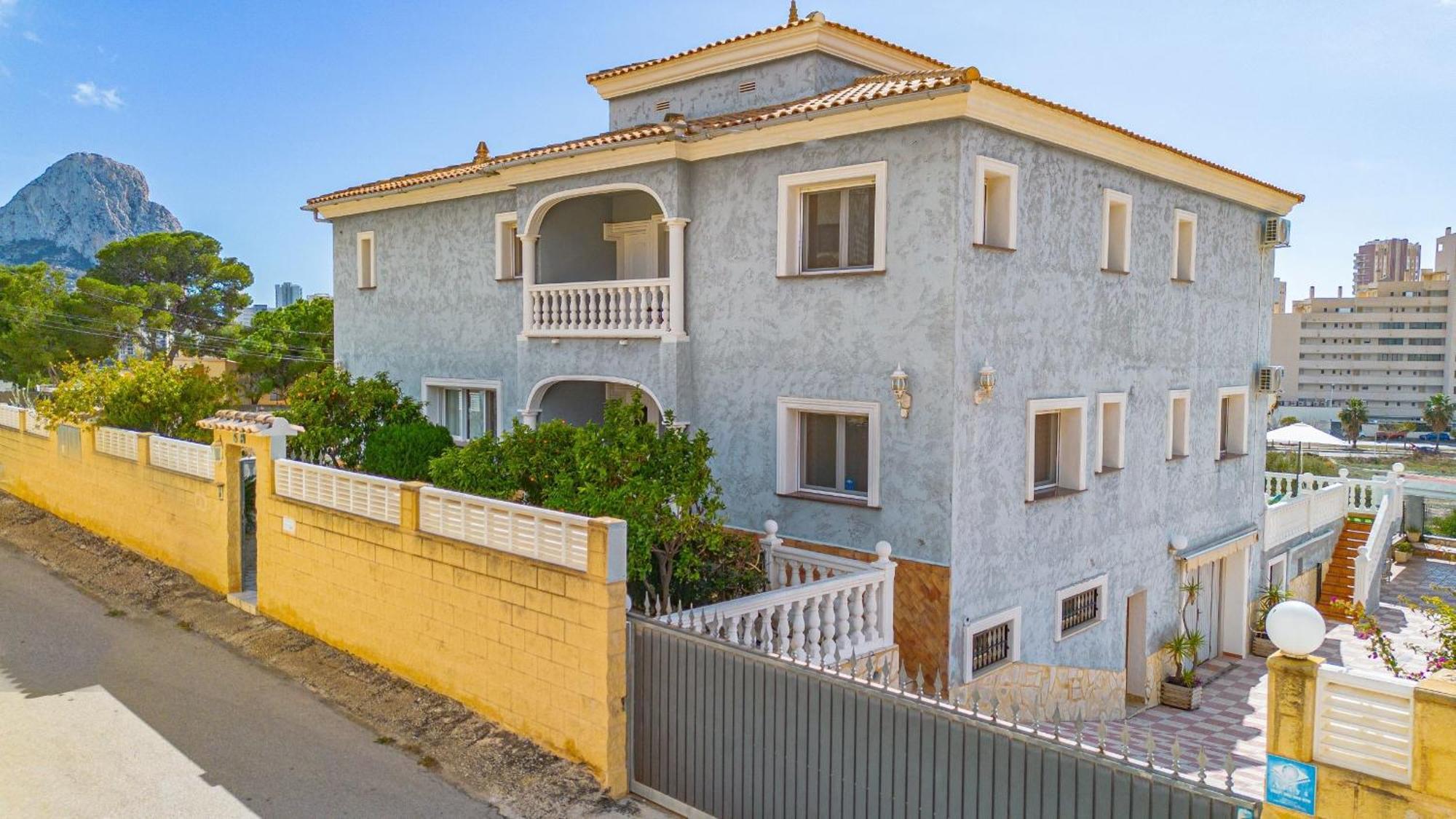 Flora - Plusholidays Calpe