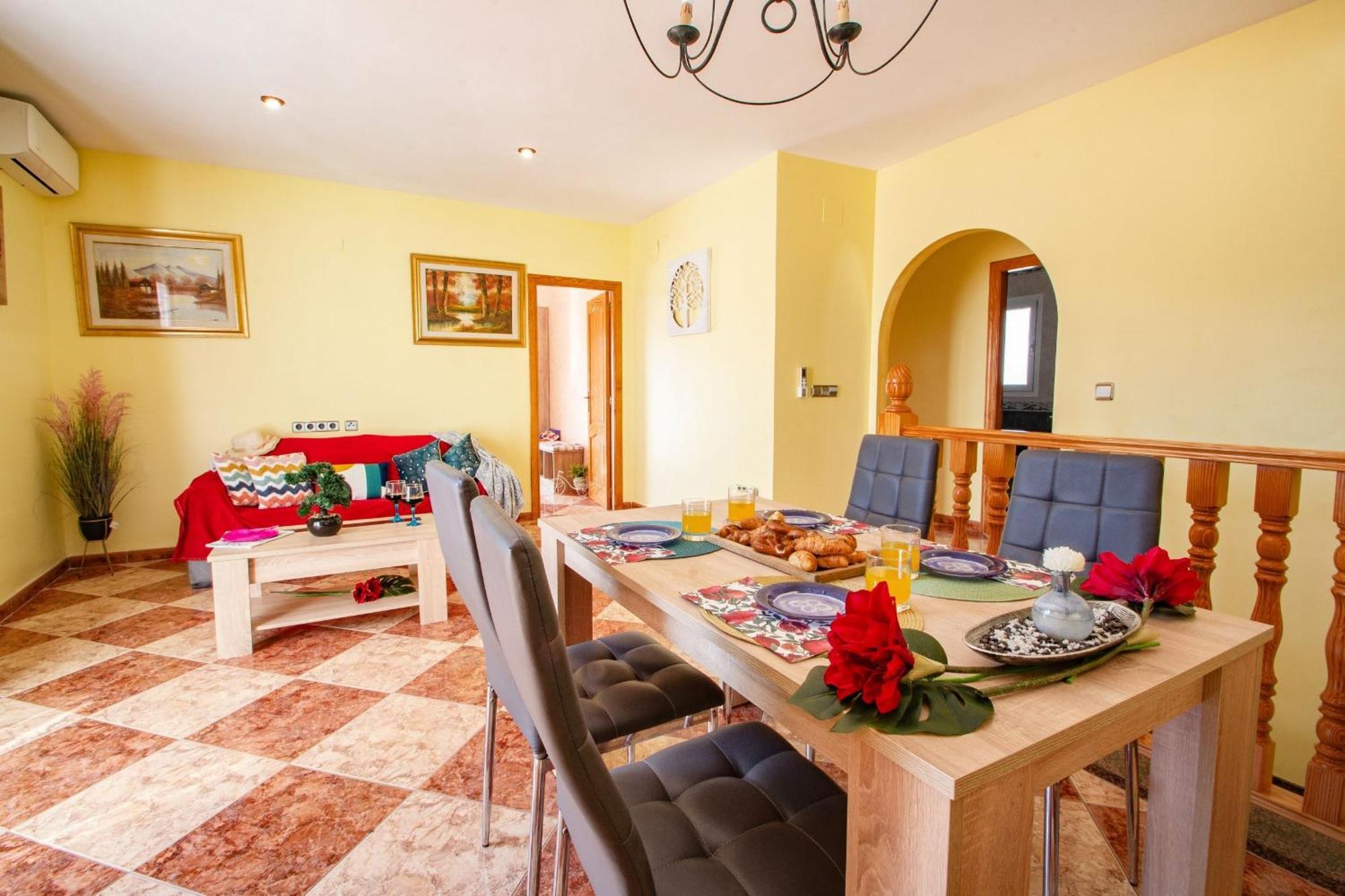 Flora - Plusholidays Villa