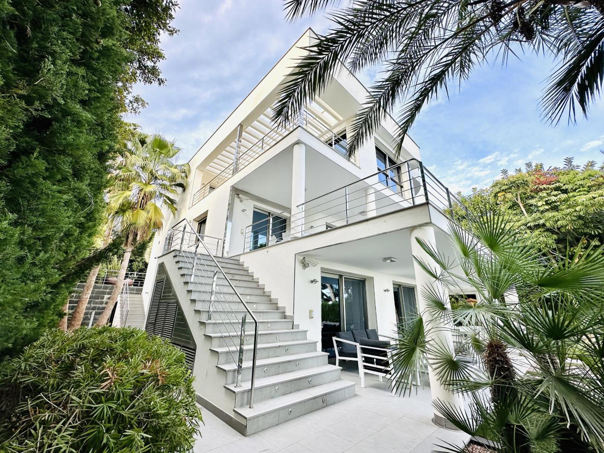 Villa A001 - De Lujo En Primera Línea De Mar