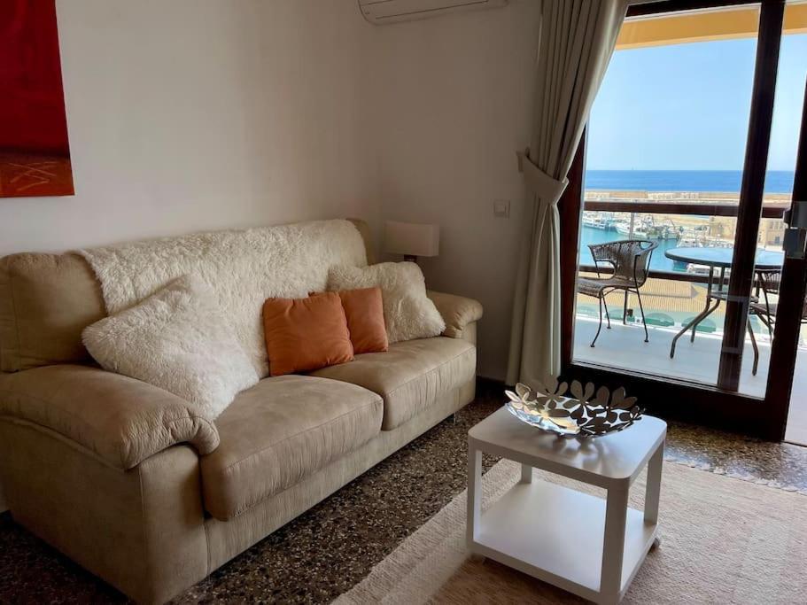 Sicht Auf Ifach, Hafen Und Apartamento Calpe