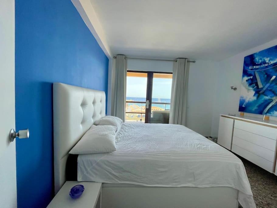 Sicht Auf Ifach, Hafen Und Apartamento