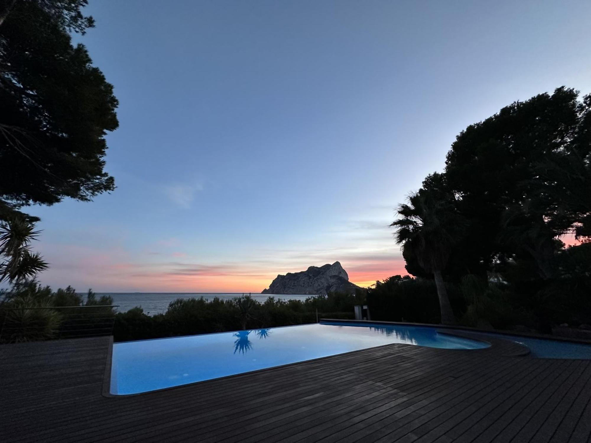 Villa A001 - De Lujo En Primera Línea De Mar