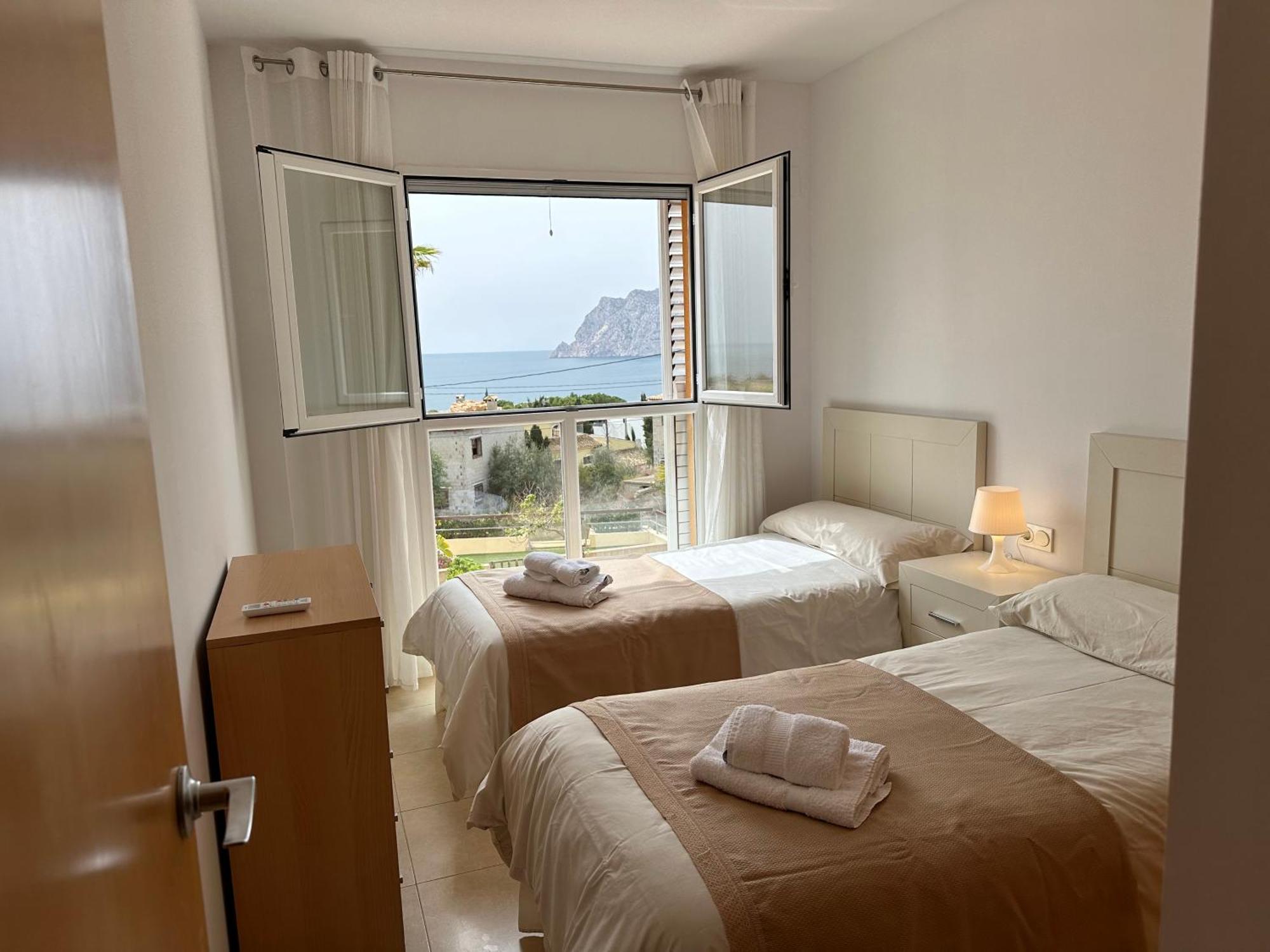 Pareado Con Piscina Y Vistas Al Mar *