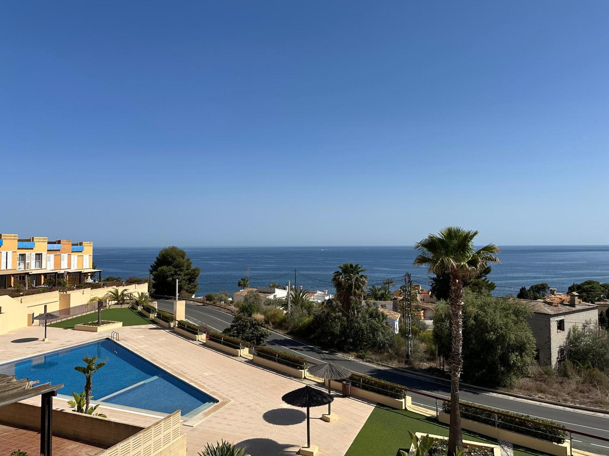 Pareado Con Piscina Y Vistas Al Mar *