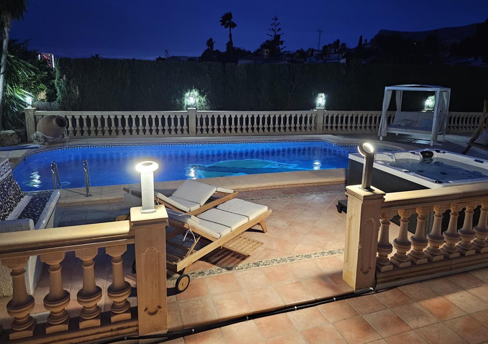 Villa Luxury - Pool, Hot Tub, Aircon, Tvs, Cinema, Office, Gbit Internet, Sports Equipment Calpe