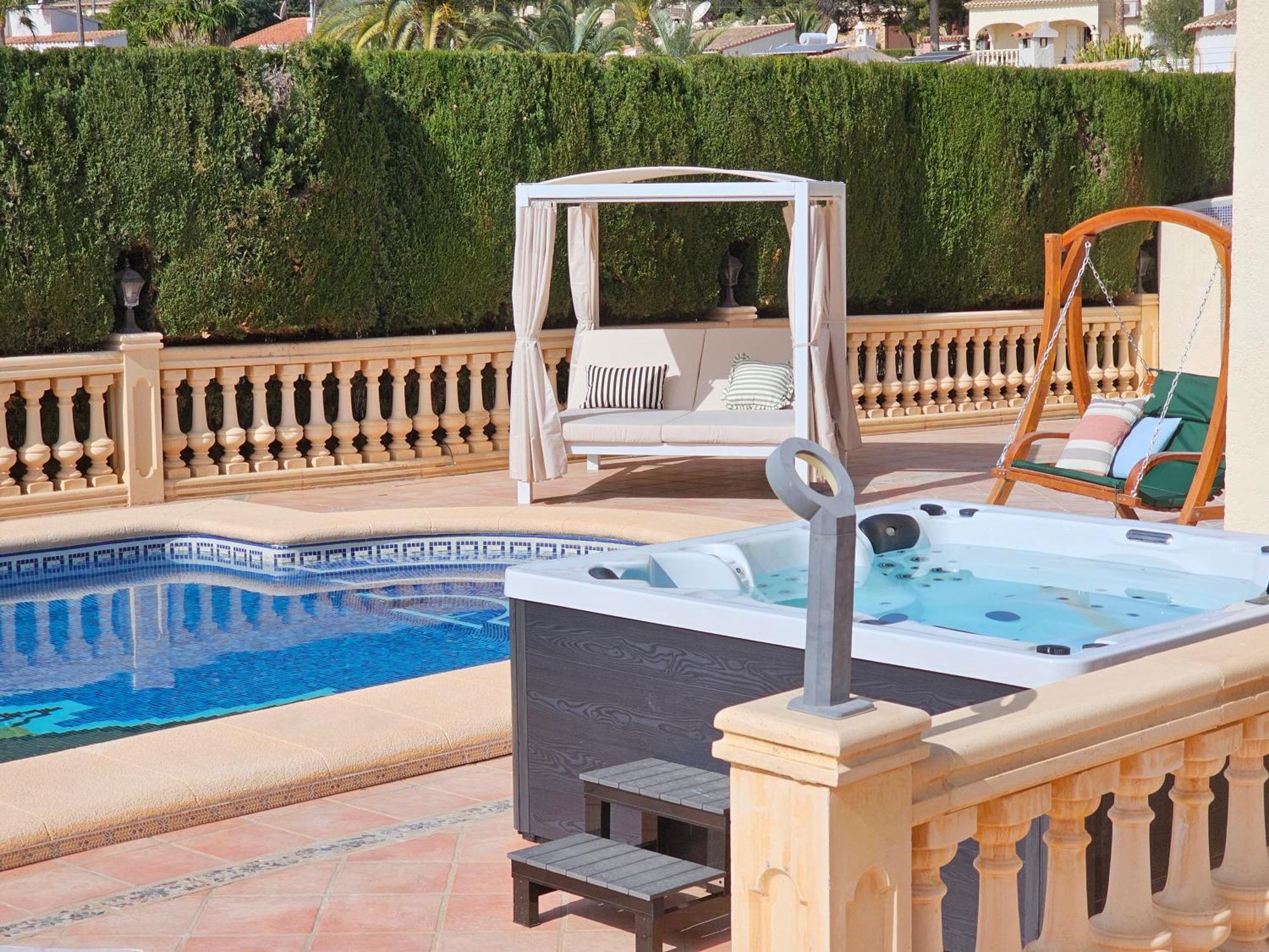 Luxury - Pool, Hot Tub, Aircon, Tvs, Cinema, Office, Gbit Internet, Sports Equipment Villa *