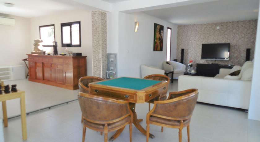 Villa Carrio 0407 *