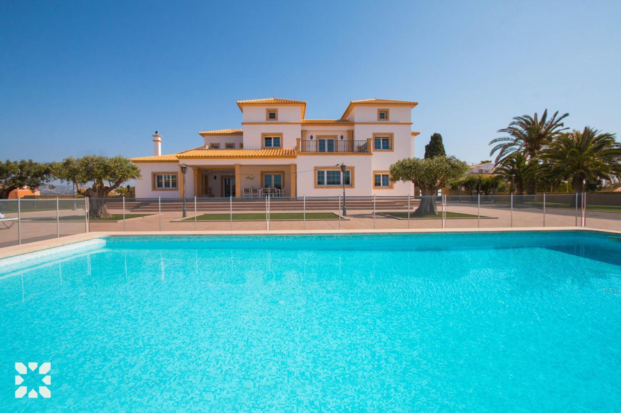 Abahana Happy Family Villa