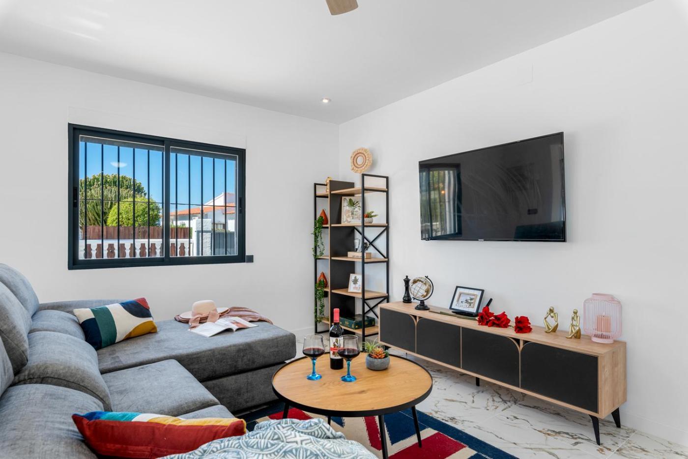 Pura Vida - Plusholidays Calpe