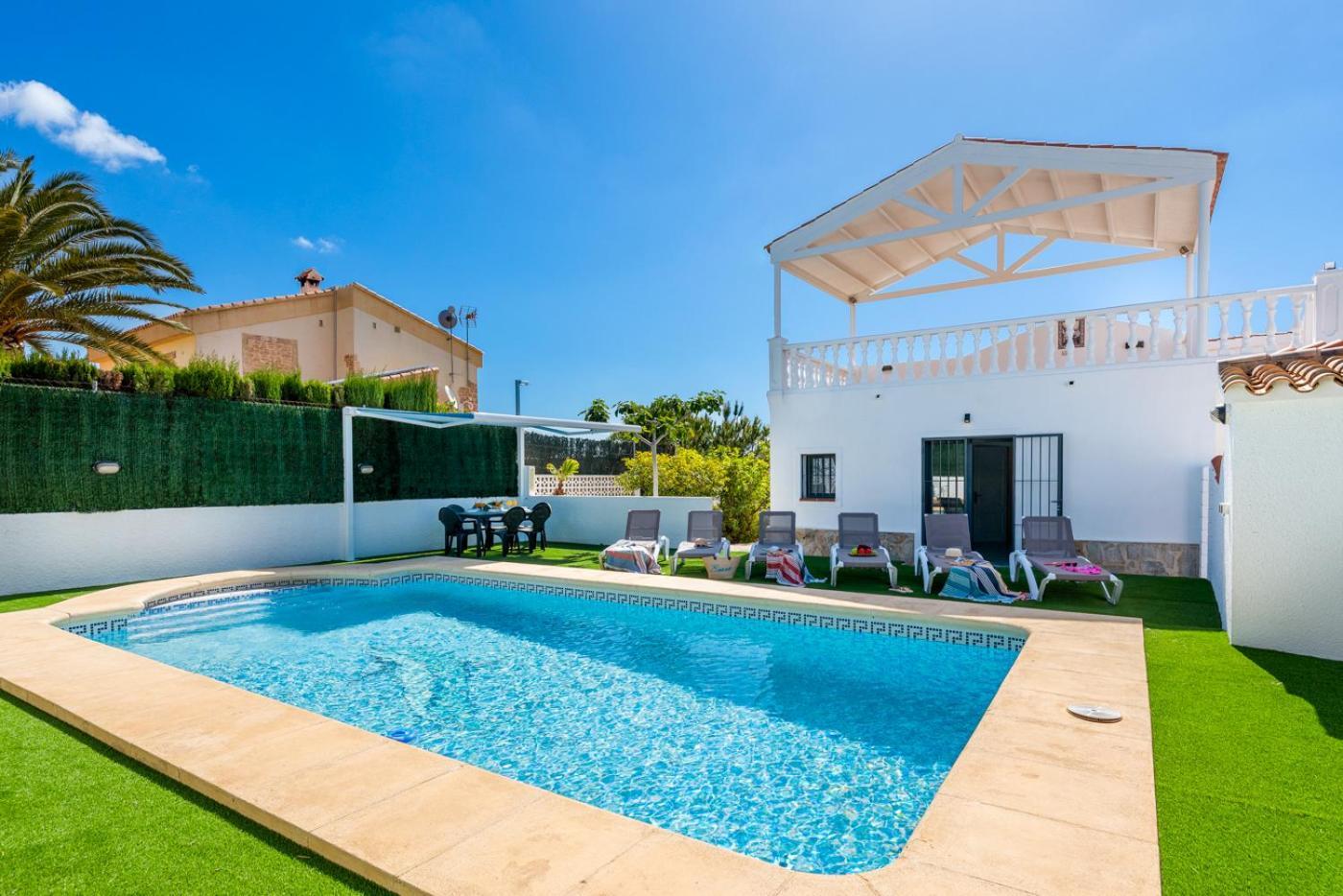 Pura Vida - Plusholidays Calpe