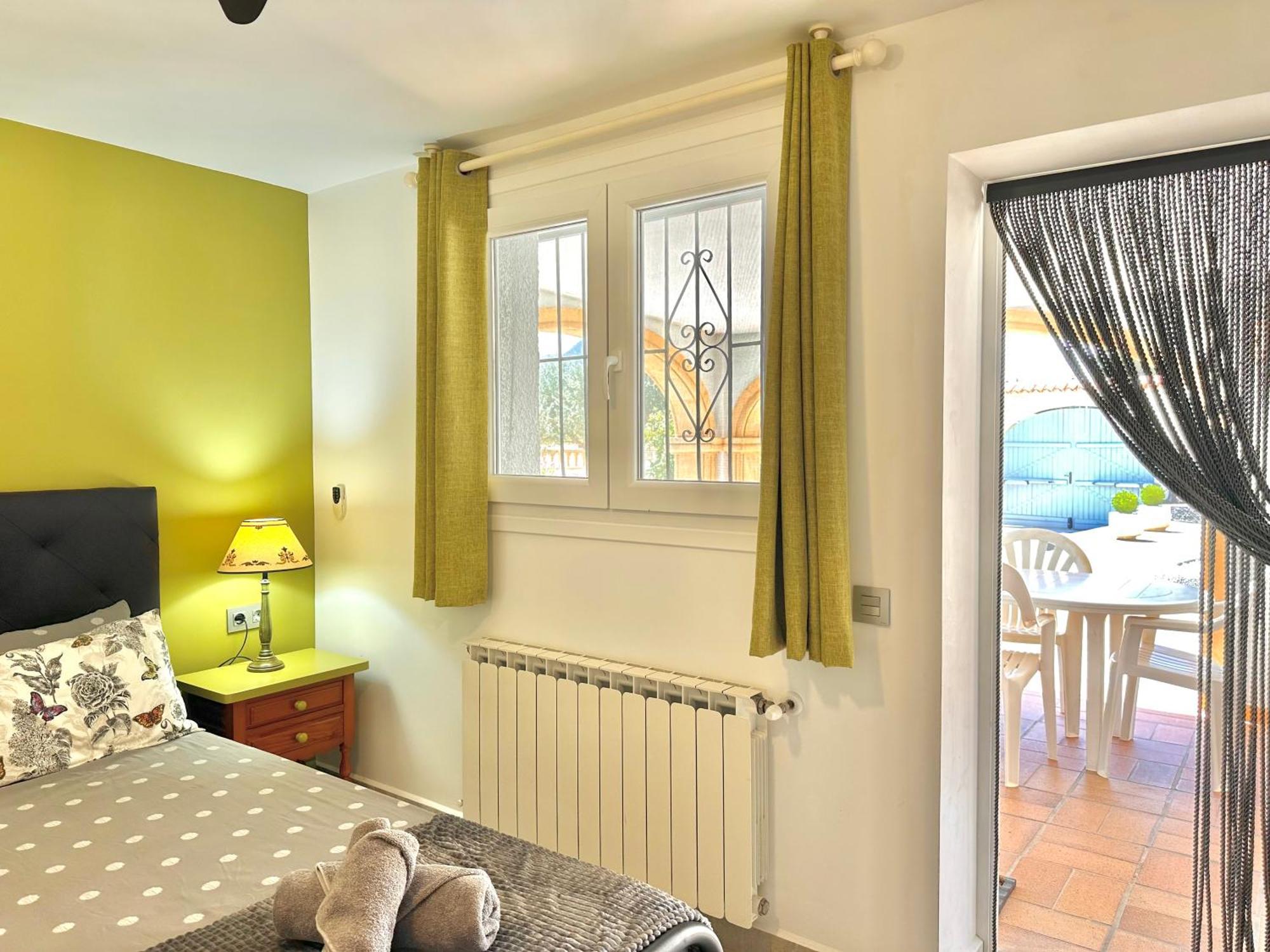 Apartamento Sunny In A Cosy With Shared Swimming Pool