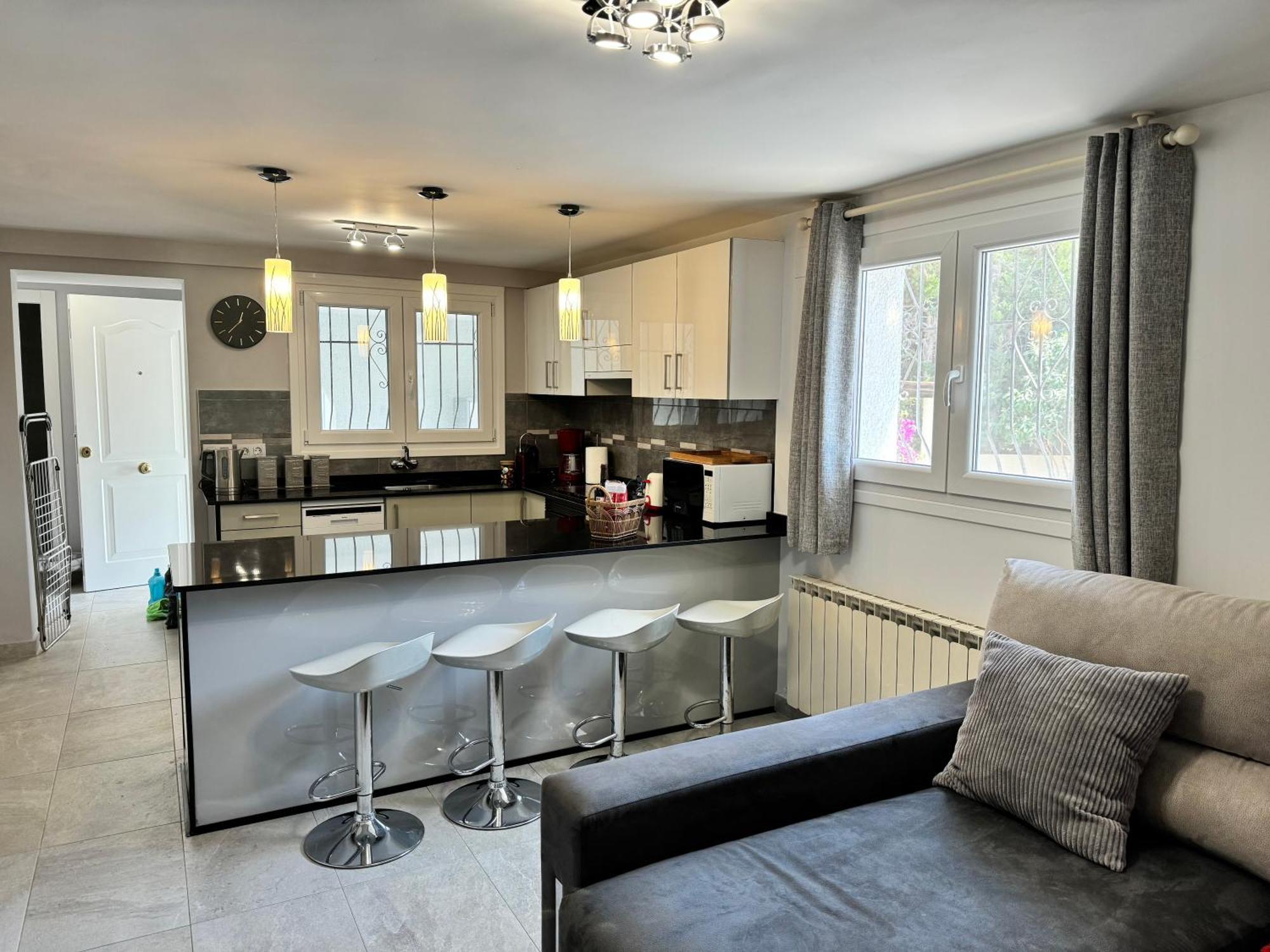 Apartamento Sunny In A Cosy With Shared Swimming Pool