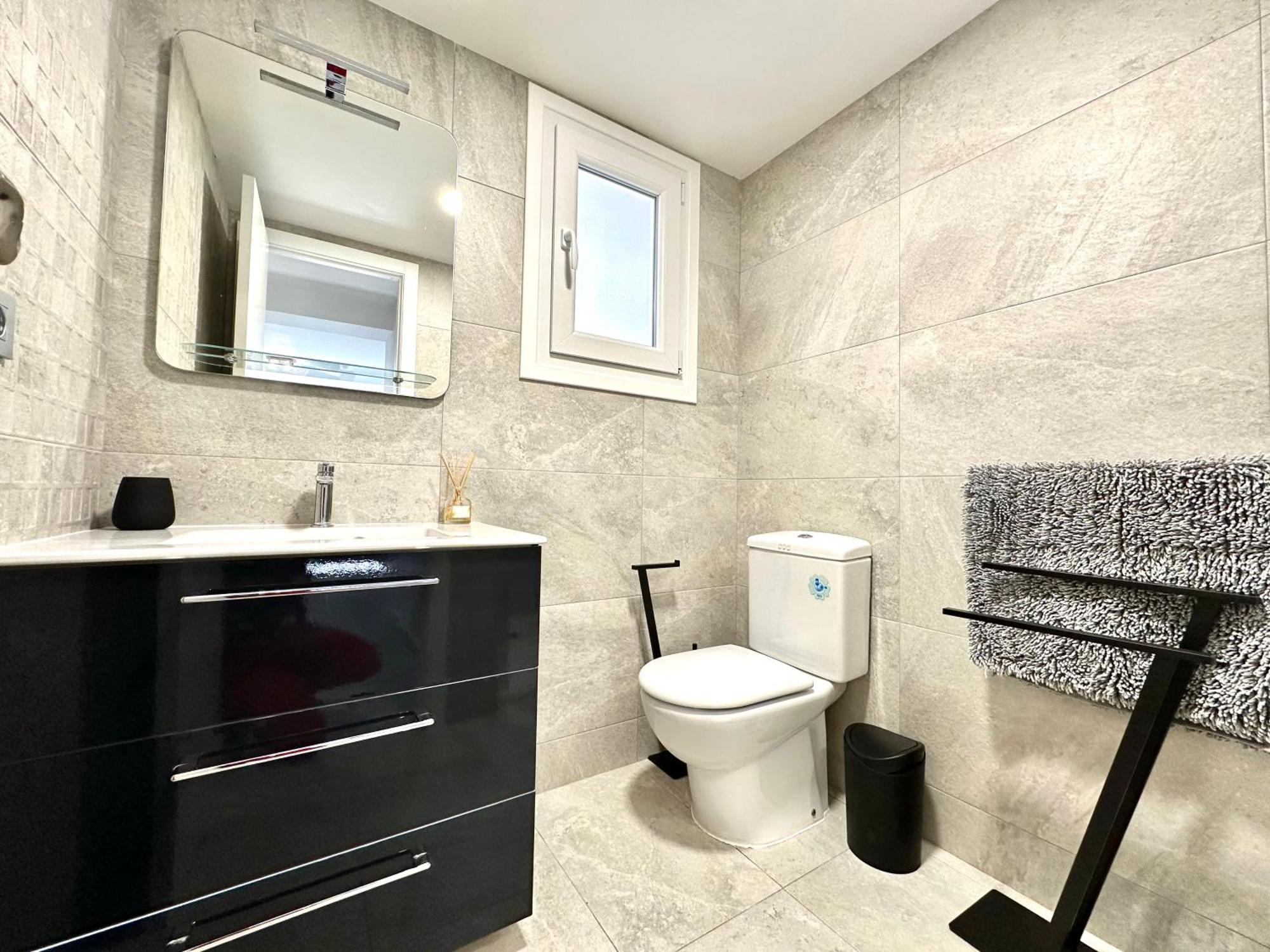 Apartamento Sunny In A Cosy With Shared Swimming Pool