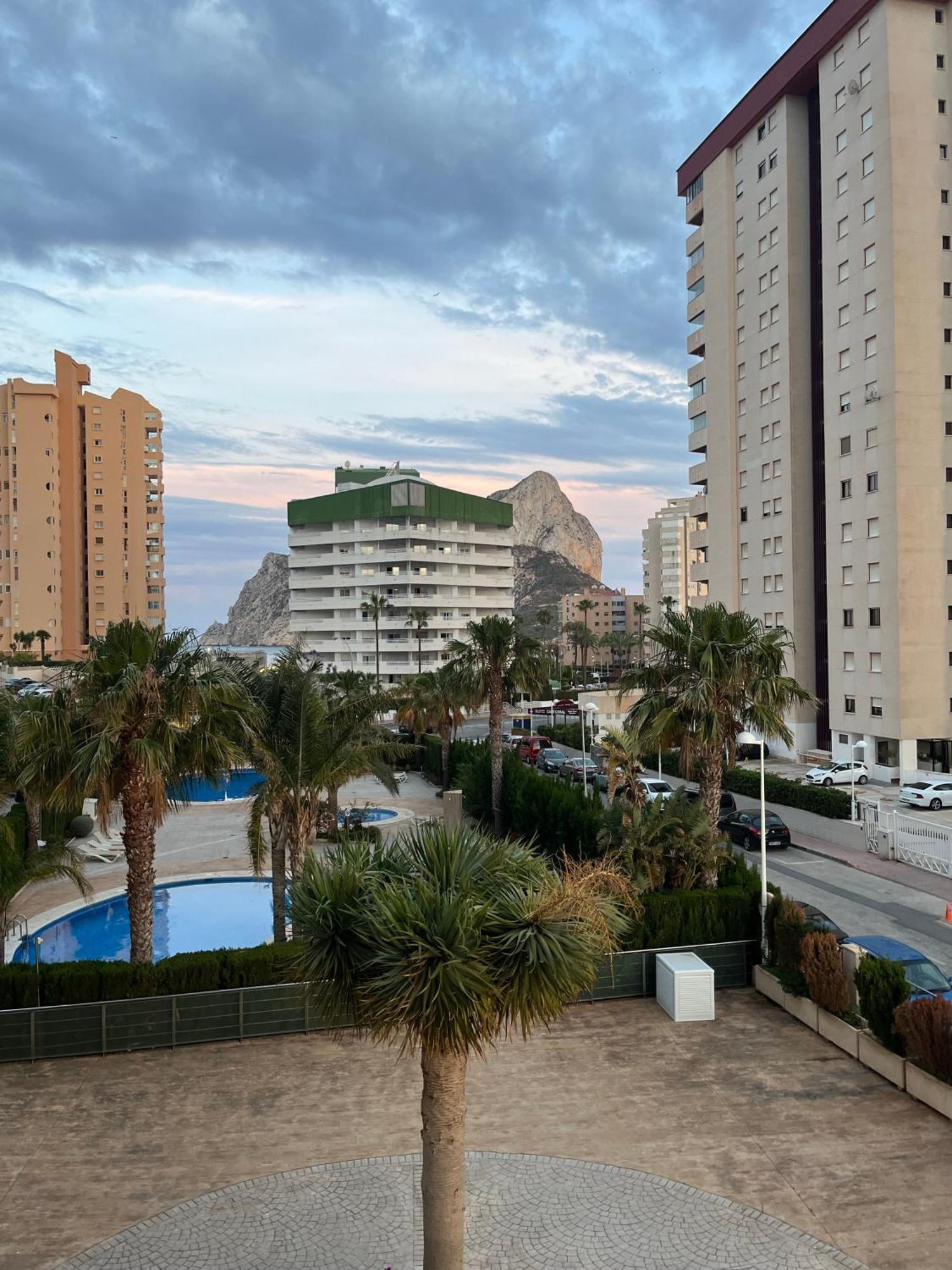 2b - Esmeralda - Pool & Calpe