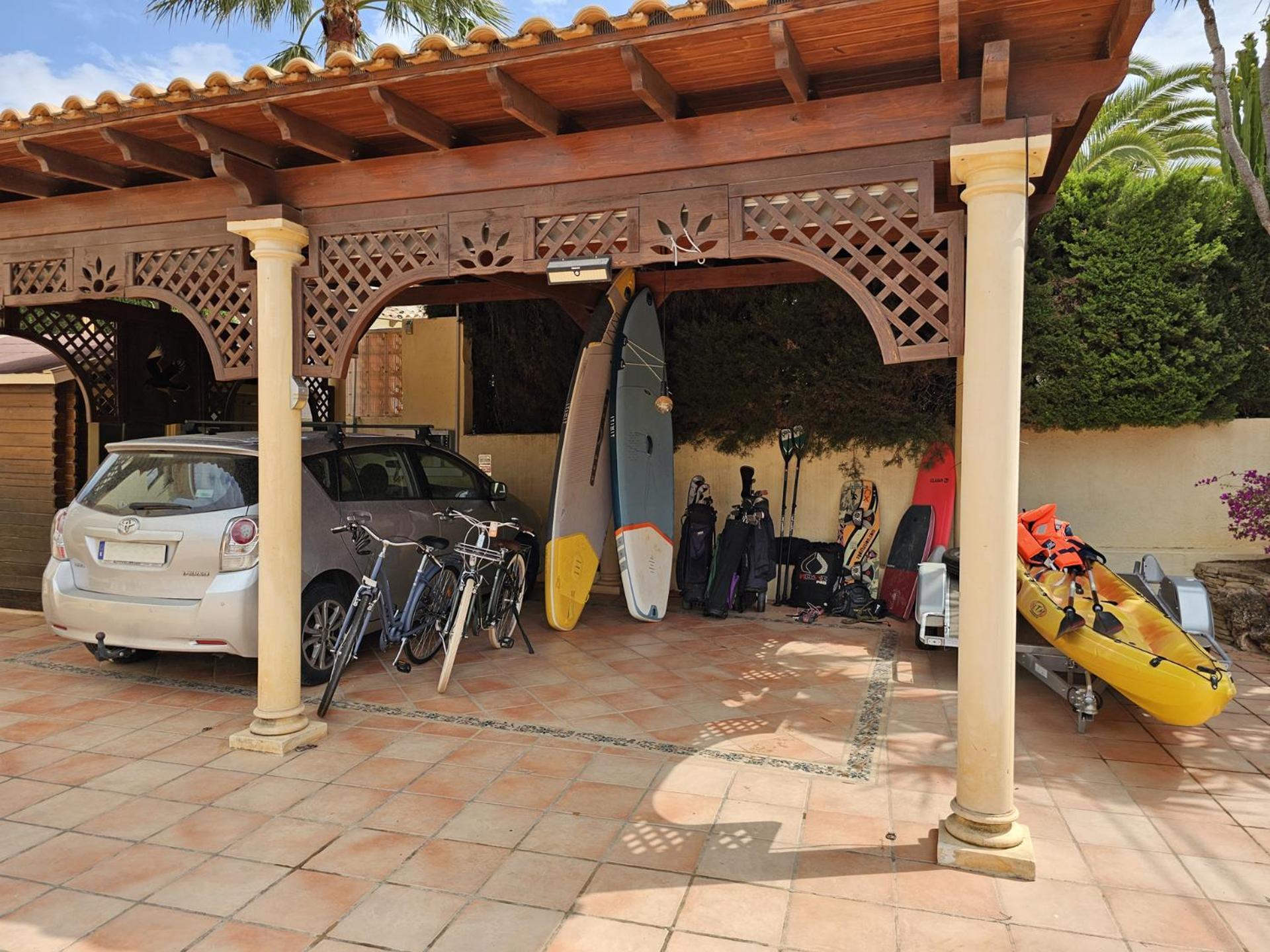 Villa Luxury - Pool, Hot Tub, Aircon, Tvs, Cinema, Office, Gbit Internet, Sports Equipment