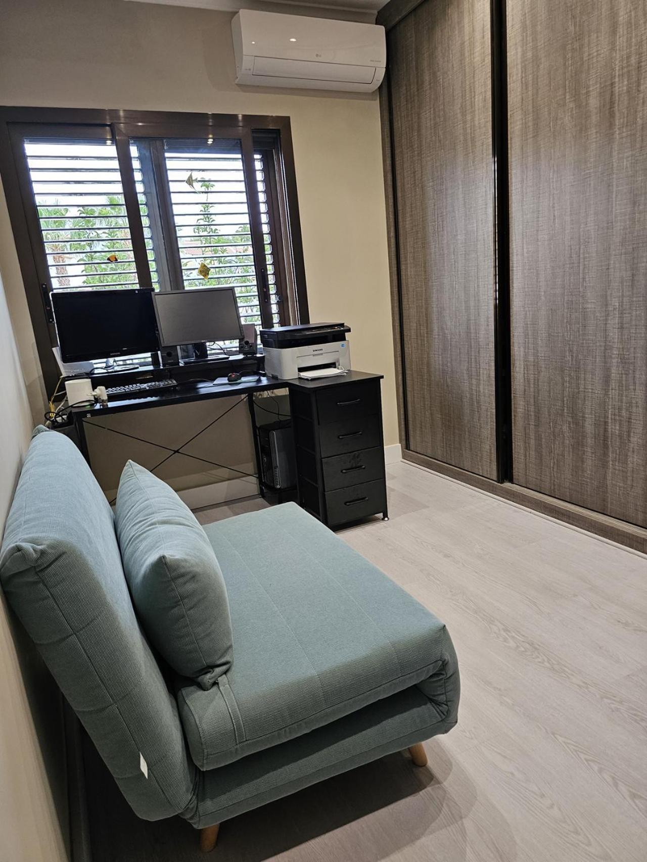Villa Luxury - Pool, Hot Tub, Aircon, Tvs, Cinema, Office, Gbit Internet, Sports Equipment *