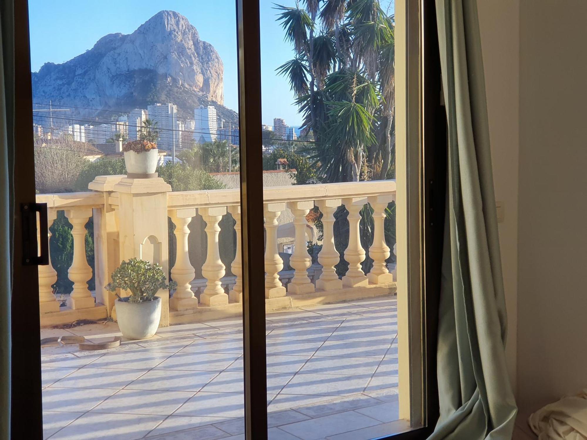 Luxury - Pool, Hot Tub, Aircon, Tvs, Cinema, Office, Gbit Internet, Sports Equipment Villa