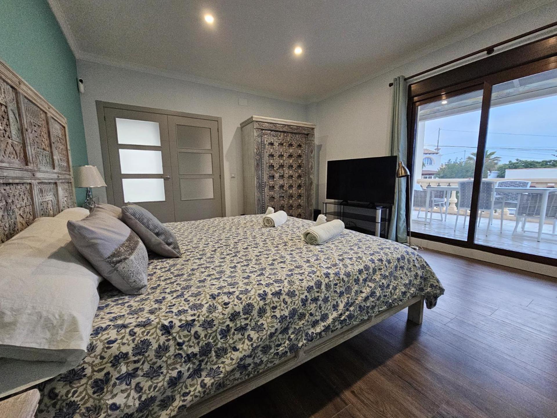 Luxury - Pool, Hot Tub, Aircon, Tvs, Cinema, Office, Gbit Internet, Sports Equipment Villa