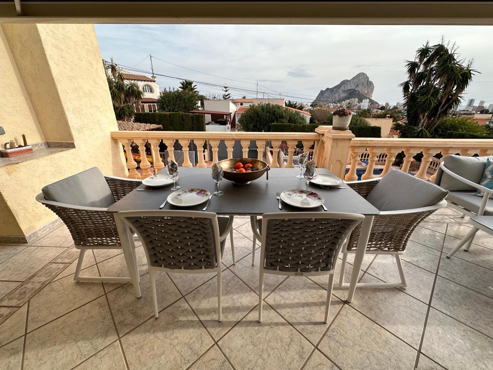 Luxury - Pool, Hot Tub, Aircon, Tvs, Cinema, Office, Gbit Internet, Sports Equipment