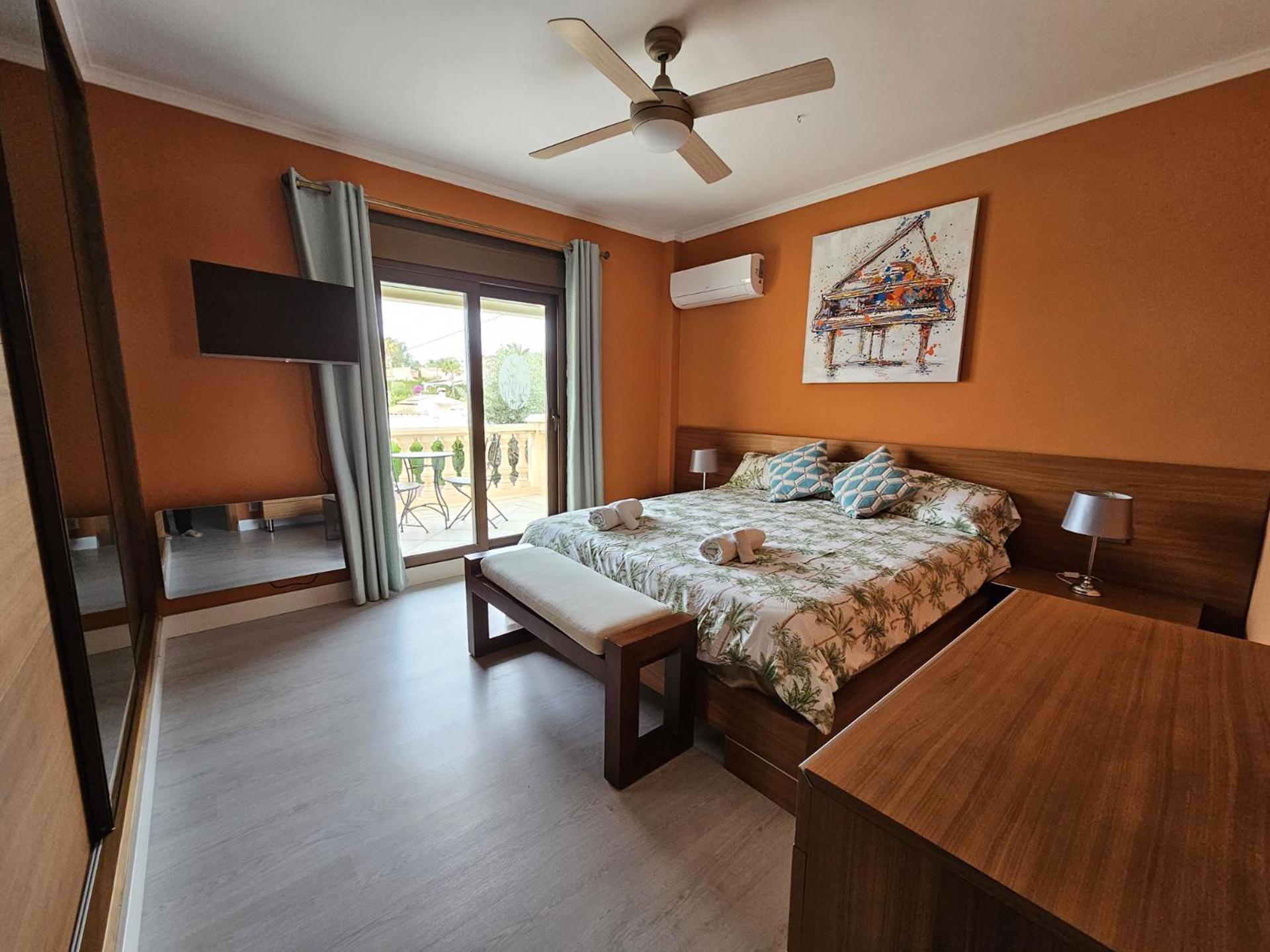 Luxury - Pool, Hot Tub, Aircon, Tvs, Cinema, Office, Gbit Internet, Sports Equipment Villa