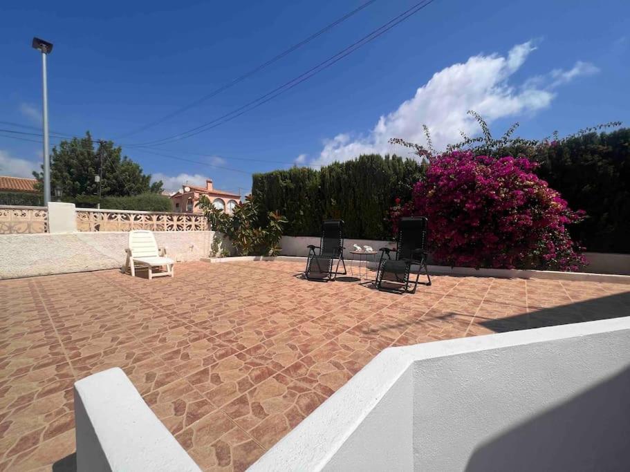 In - Swimming Pool And Tennis Court Сasa de vacaciones