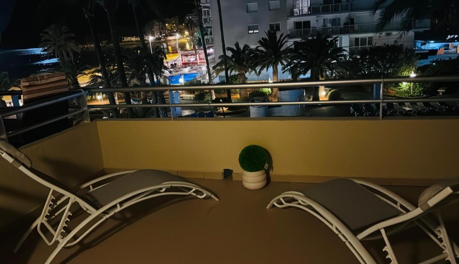 By The Sea Edificio Turmalina Apartment *