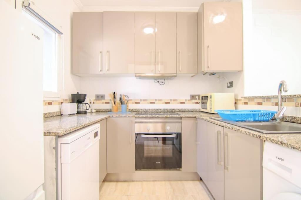 Apartamento Con Piscina - Lilia Rosa 9 *