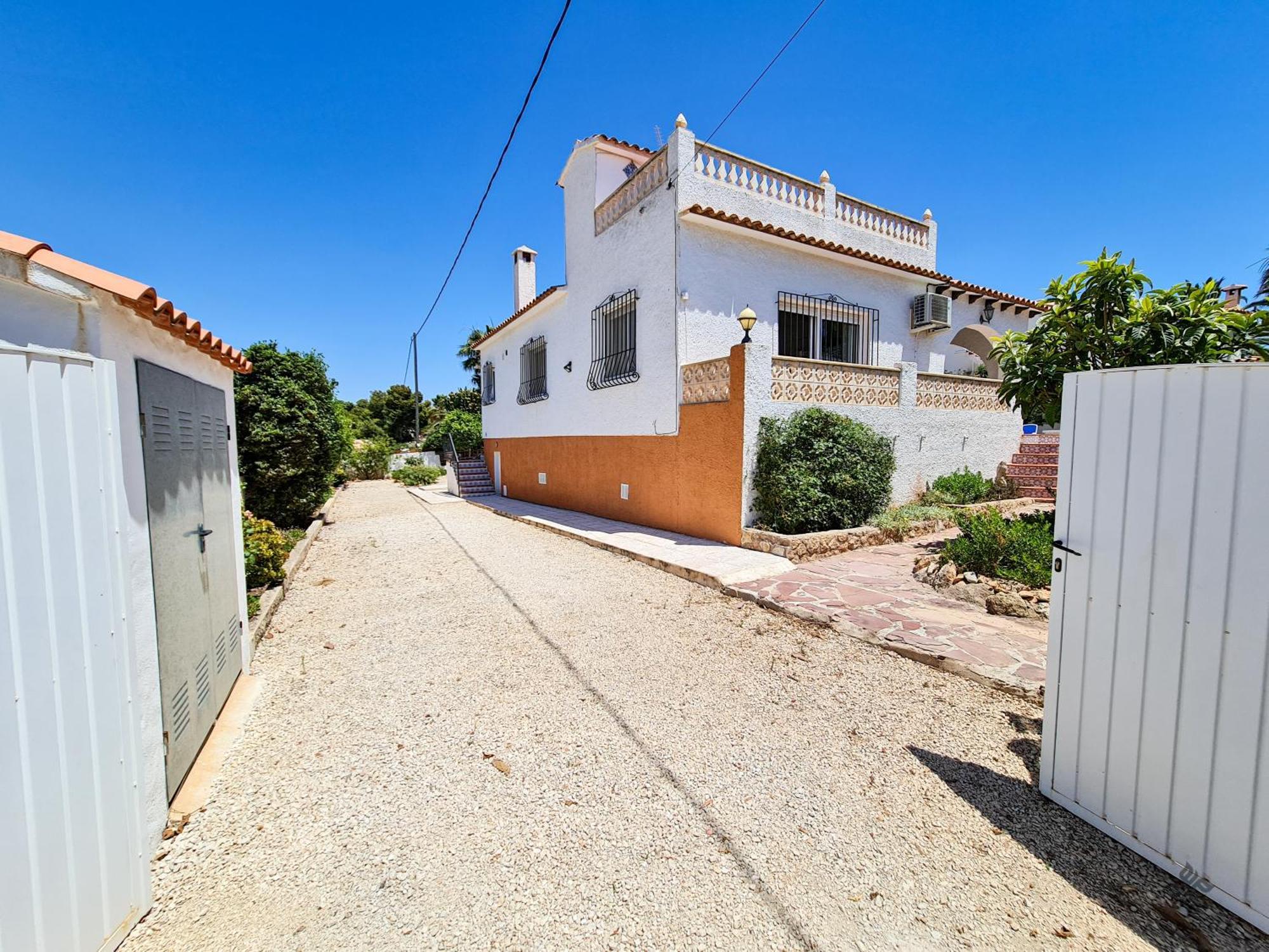 A012 - Acogedora Casa De Estilo Tradicional Con Piscina Privada En La Calalga Villa