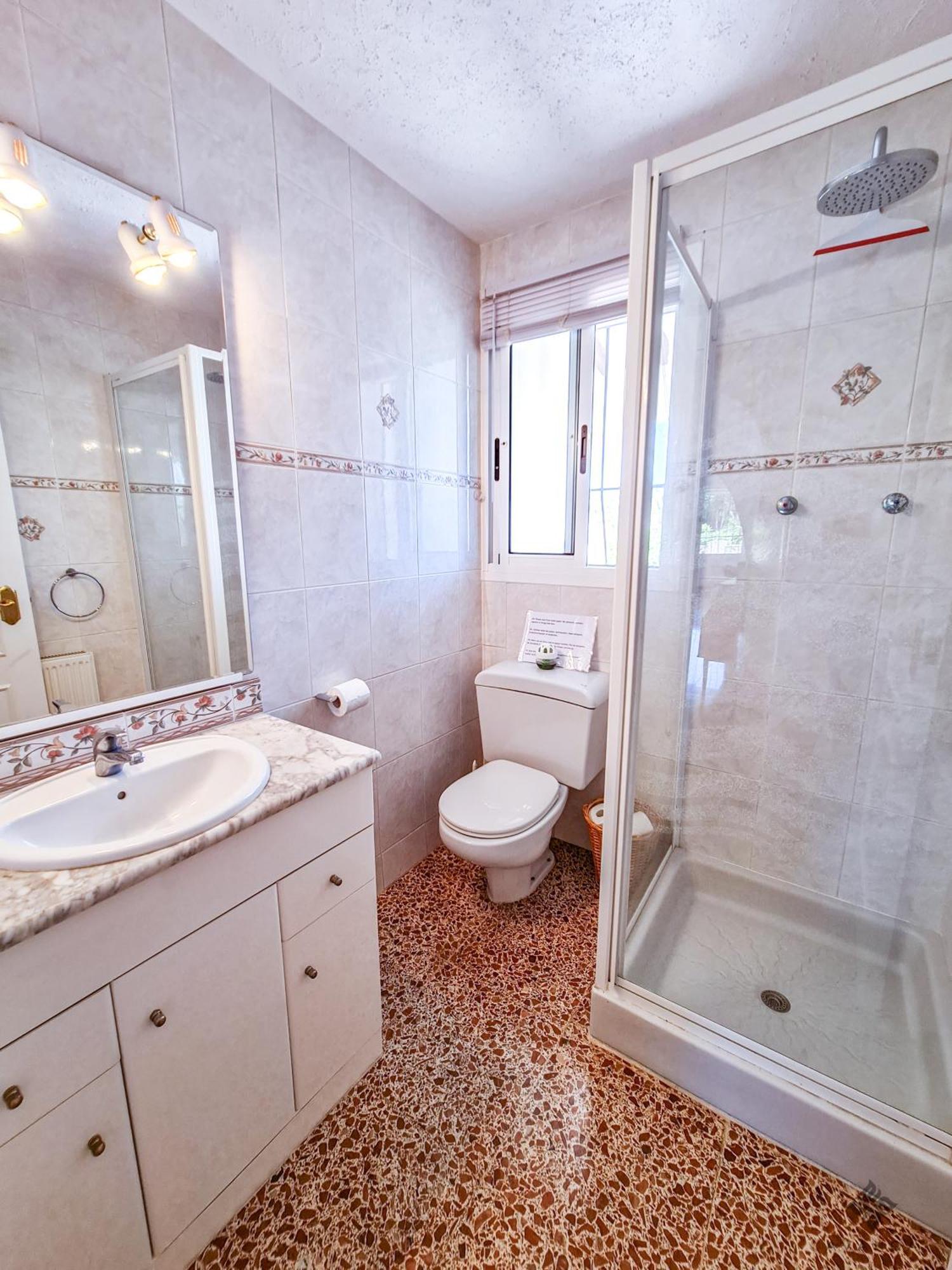 A012 - Acogedora Casa De Estilo Tradicional Con Piscina Privada En La Calalga *