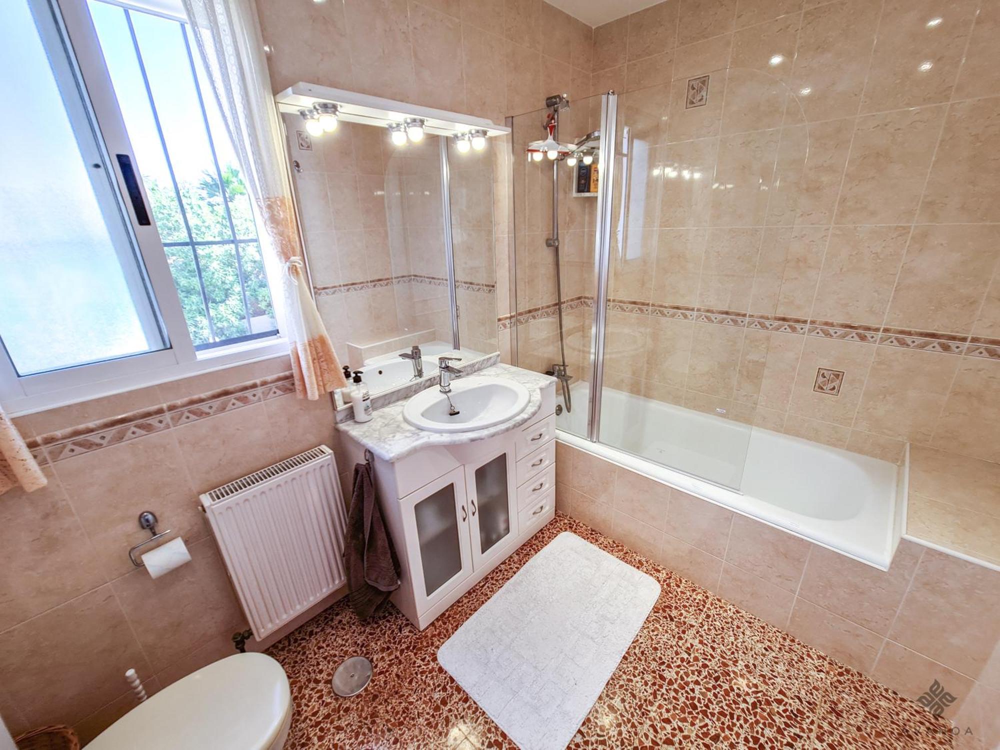 A012 - Acogedora Casa De Estilo Tradicional Con Piscina Privada En La Calalga Villa *