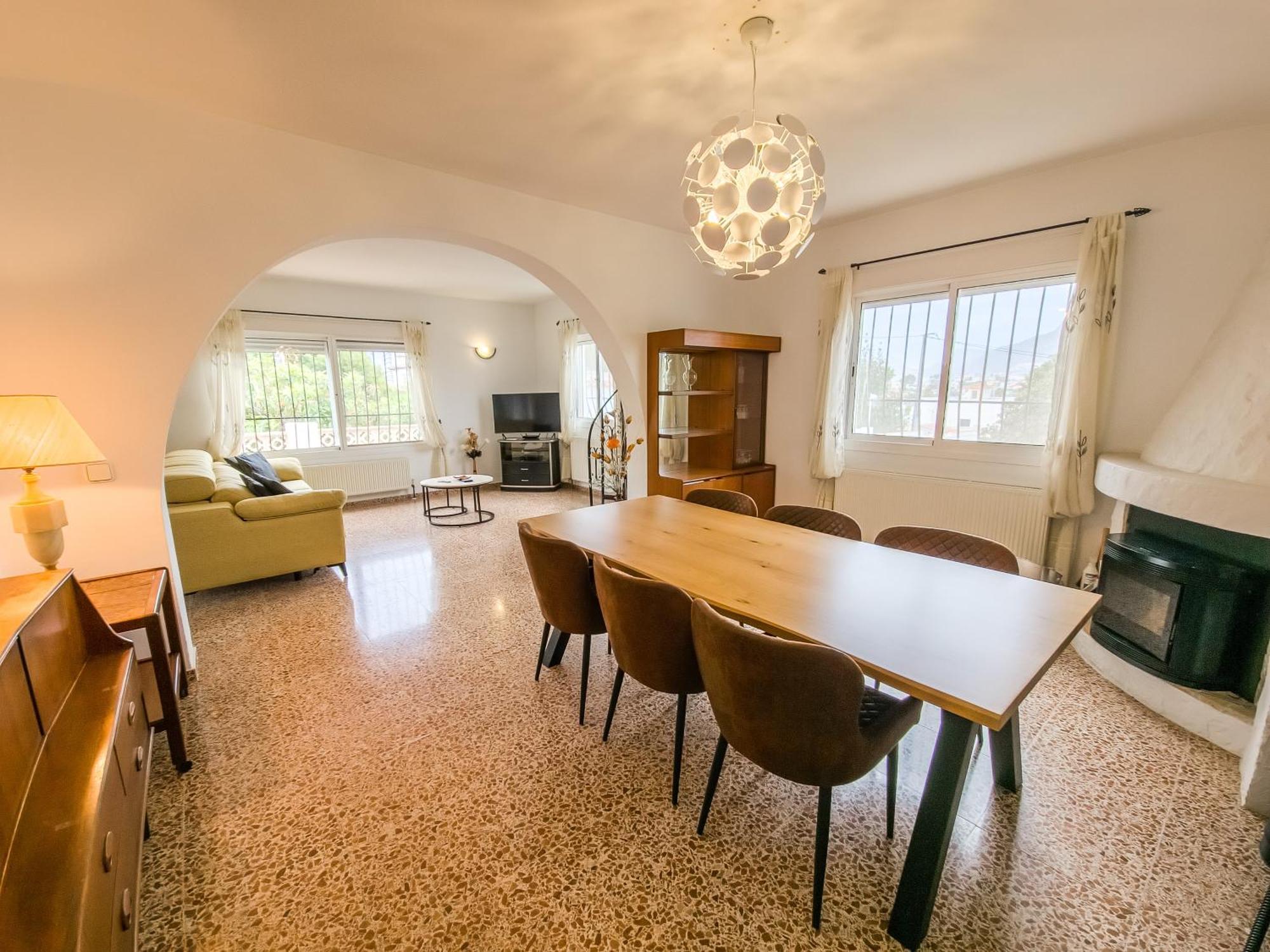 A012 - Acogedora Casa De Estilo Tradicional Con Piscina Privada En La Calalga Villa