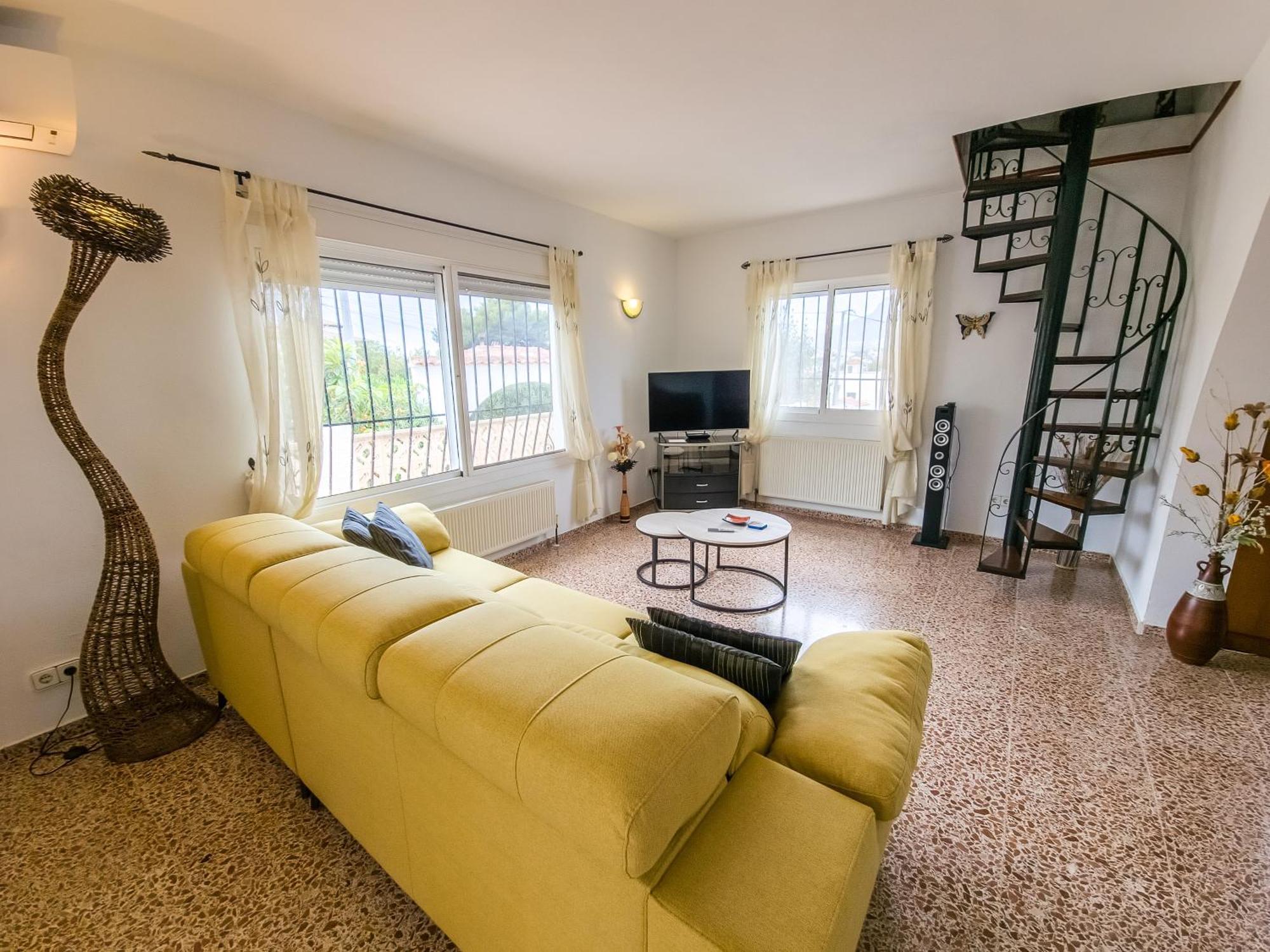 A012 - Acogedora Casa De Estilo Tradicional Con Piscina Privada En La Calalga Villa