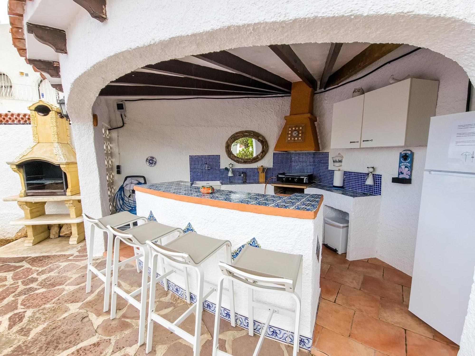 A012 - Acogedora Casa De Estilo Tradicional Con Piscina Privada En La Calalga *