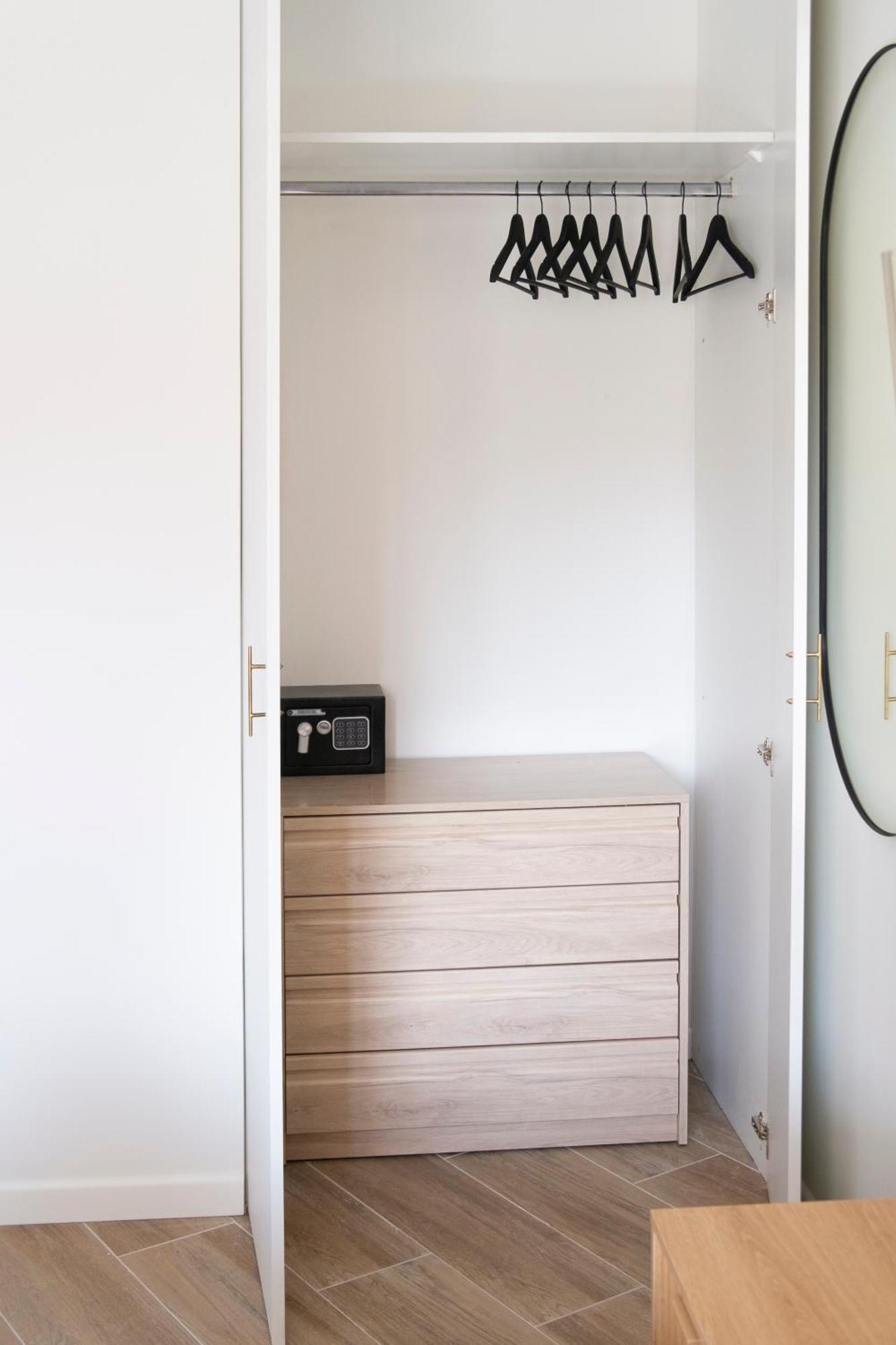 Apartamento Moderno Con Vista Al Mar, Piscina, Parking *